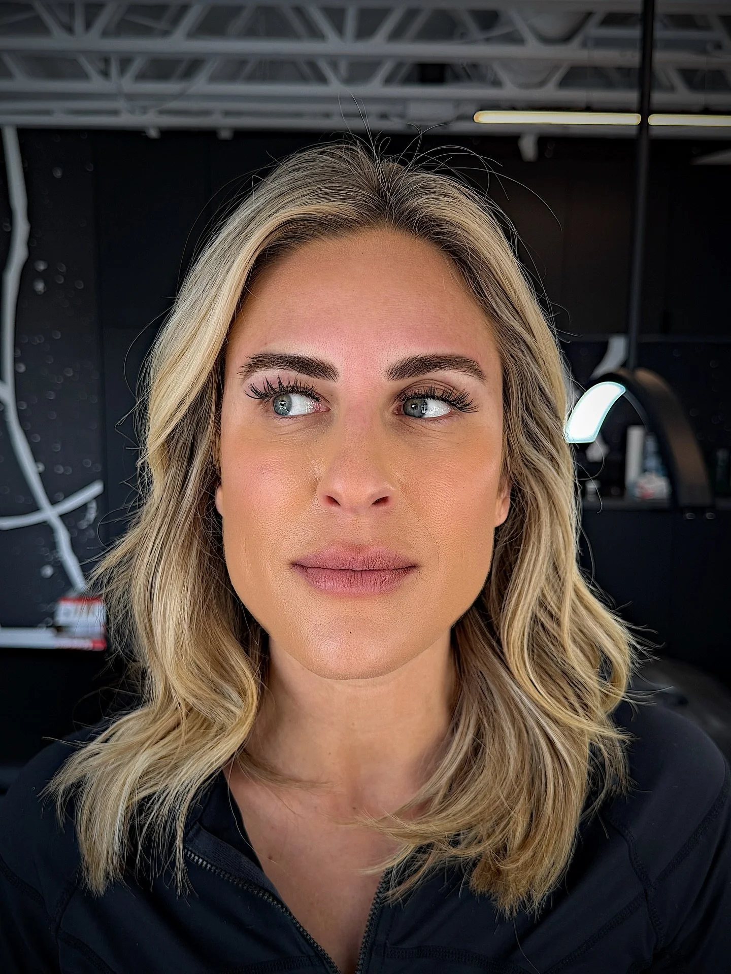 Combo Brows - the best of both worlds
Hair strokes + soft shading for that natural but defined look.
Not too bold. Not too bare. Just right 🎯