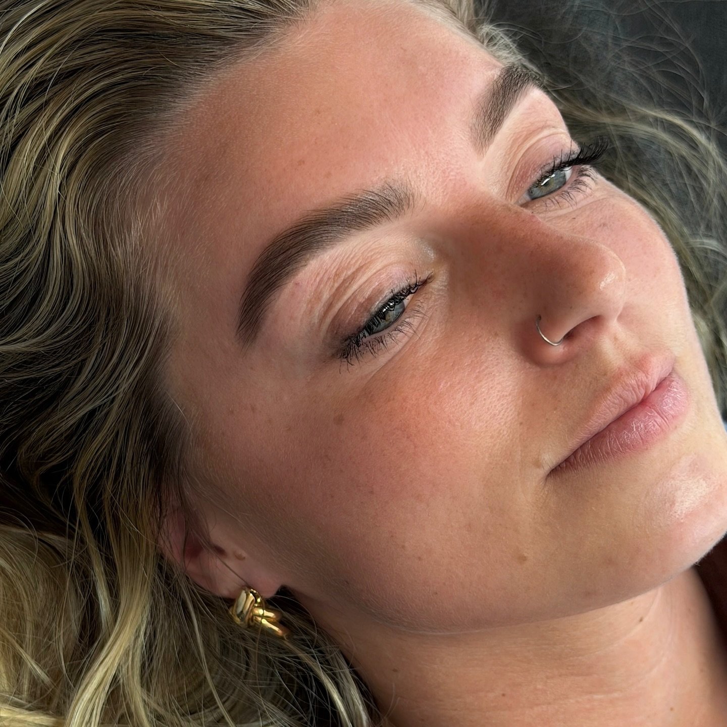 Soft shape + custom tint 🤎

Sometimes the smallest details make the biggest difference.By refining her natural brow shape and adding a tailored tint, we were able to create more definition, balance, and fullness &mdash; without adding tattoo or long