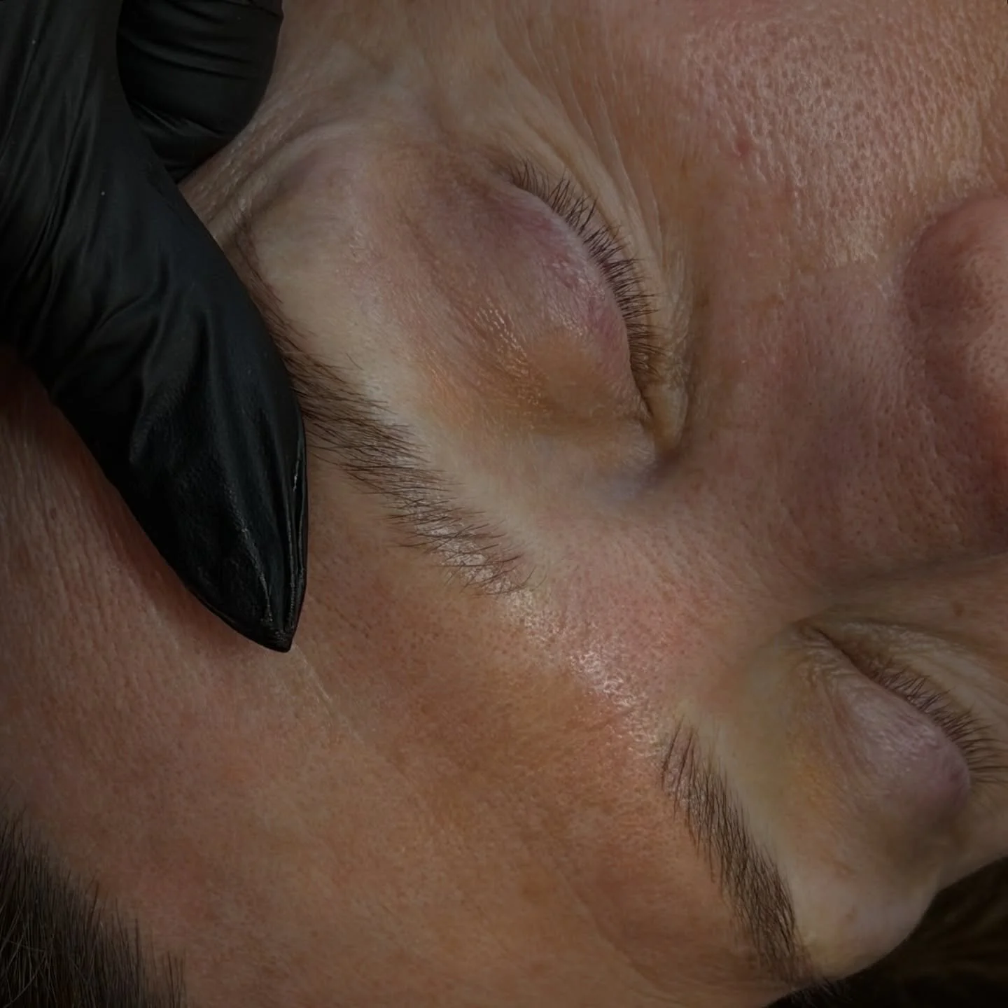 Your follow-up appointment is just as important as your first session.

This is where everything comes together ✨
At your follow-up we:
&bull; Assess how your skin healed
&bull; Reinforce any strokes that softened
&bull; Adjust color if needed
&bull;