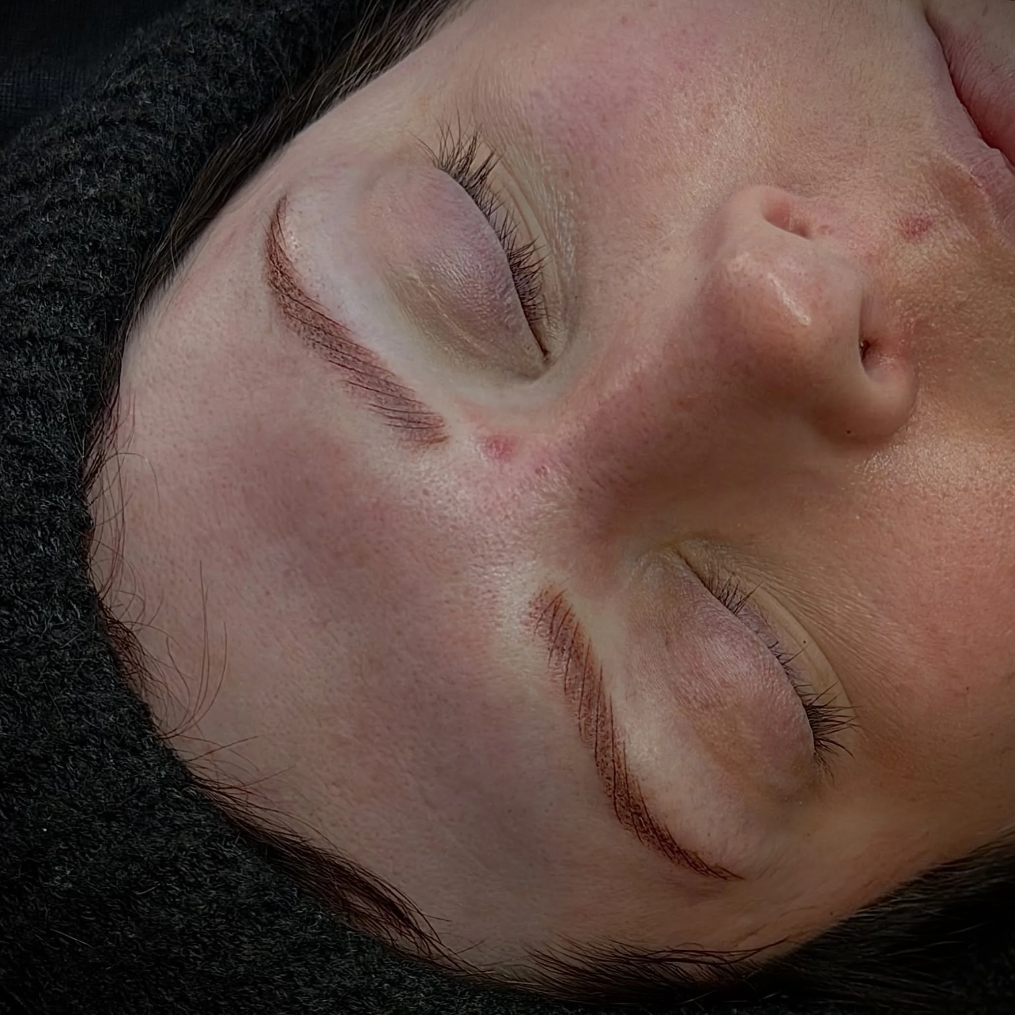 With realistic microblading, less is actually more.

We intentionally leave space between hair strokes so brows heal soft, natural, and separated like real brow hair.

When strokes are placed too close together, they can heal into one solid block ins