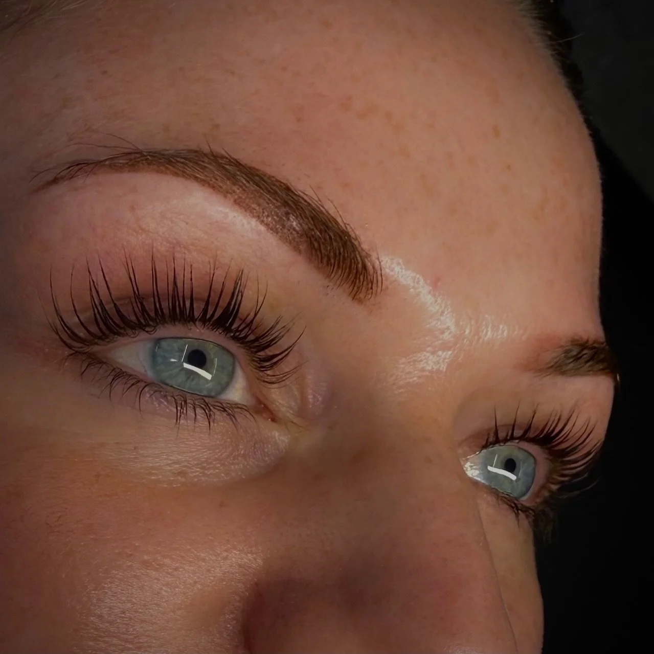 Leaving for the holiday weekend with lashes that don&rsquo;t need mascara 
Our Korean lash lifts stay giving soft, wispy, natural perfection 🔥

Studio Simonyi will be closed for the holiday weekend. We&rsquo;ll see you back Tuesday morning 🤍 

Book