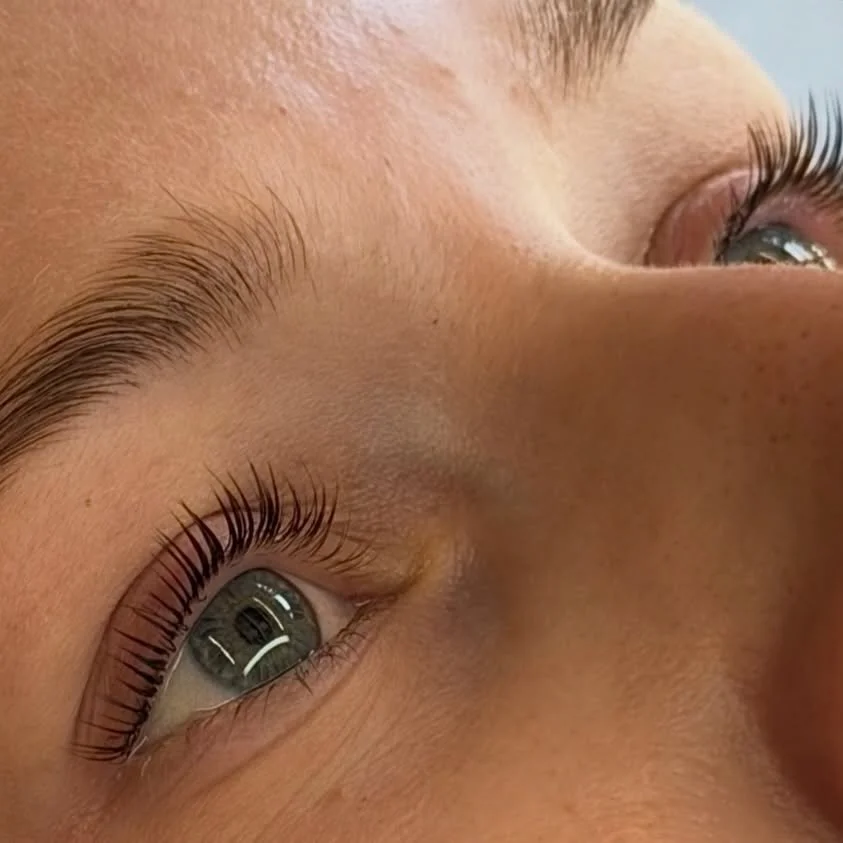 Looks like extensions&hellip; but it&rsquo;s actually a Korean lash lift ✨
One of our favorite services in the studio for that lifted, effortless look without the maintenance 

Appointments can be booked online
