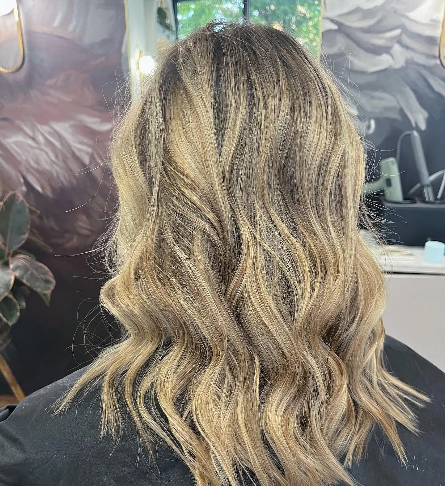 Fresh highlights @hairbytara_salonvalora

#balayage #blondebalayage #highlights #seattlestylist #seattlehairstylist #seattlebalayage