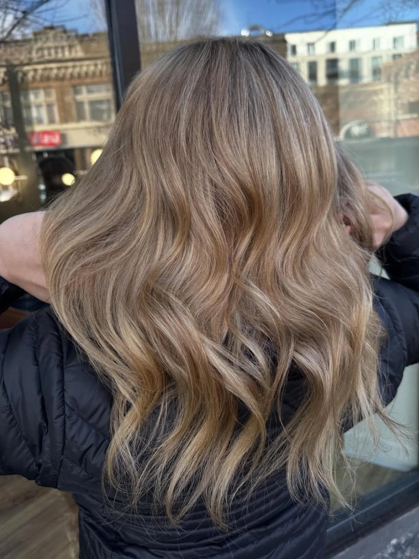 A beautiful highlight by @hair.fairy.gillian 

Gillian is an incredible artist (and total sweetheart!) we are so grateful to have her here at salon Valora!! Booking link in bio!