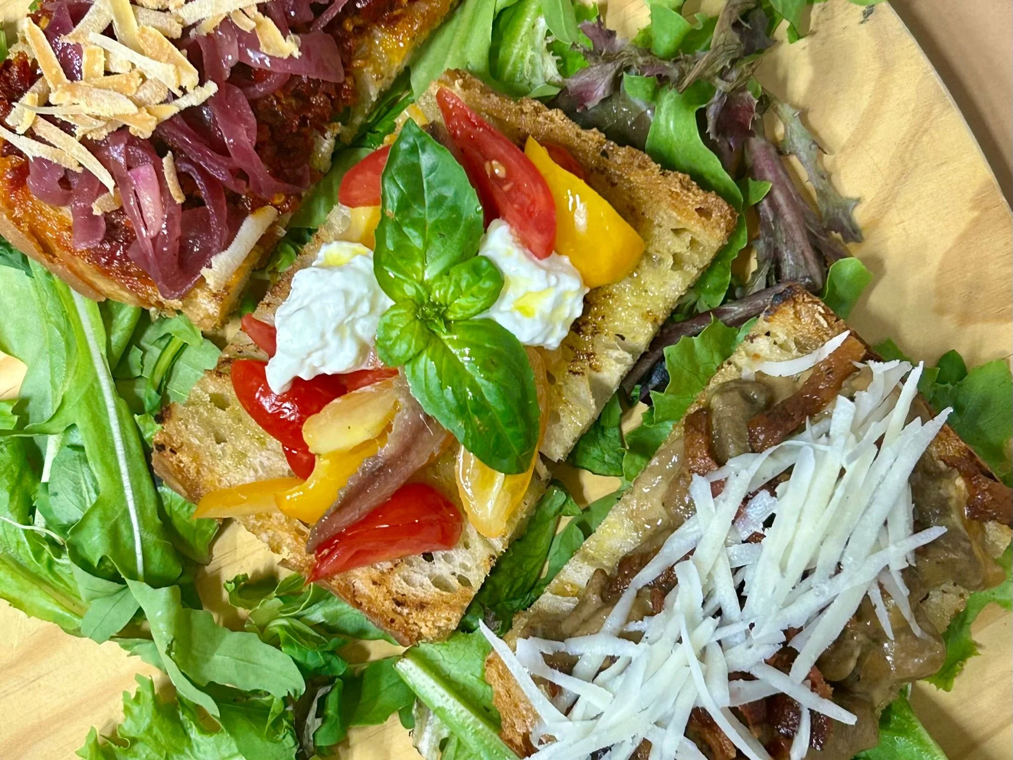 Tris di bruschette