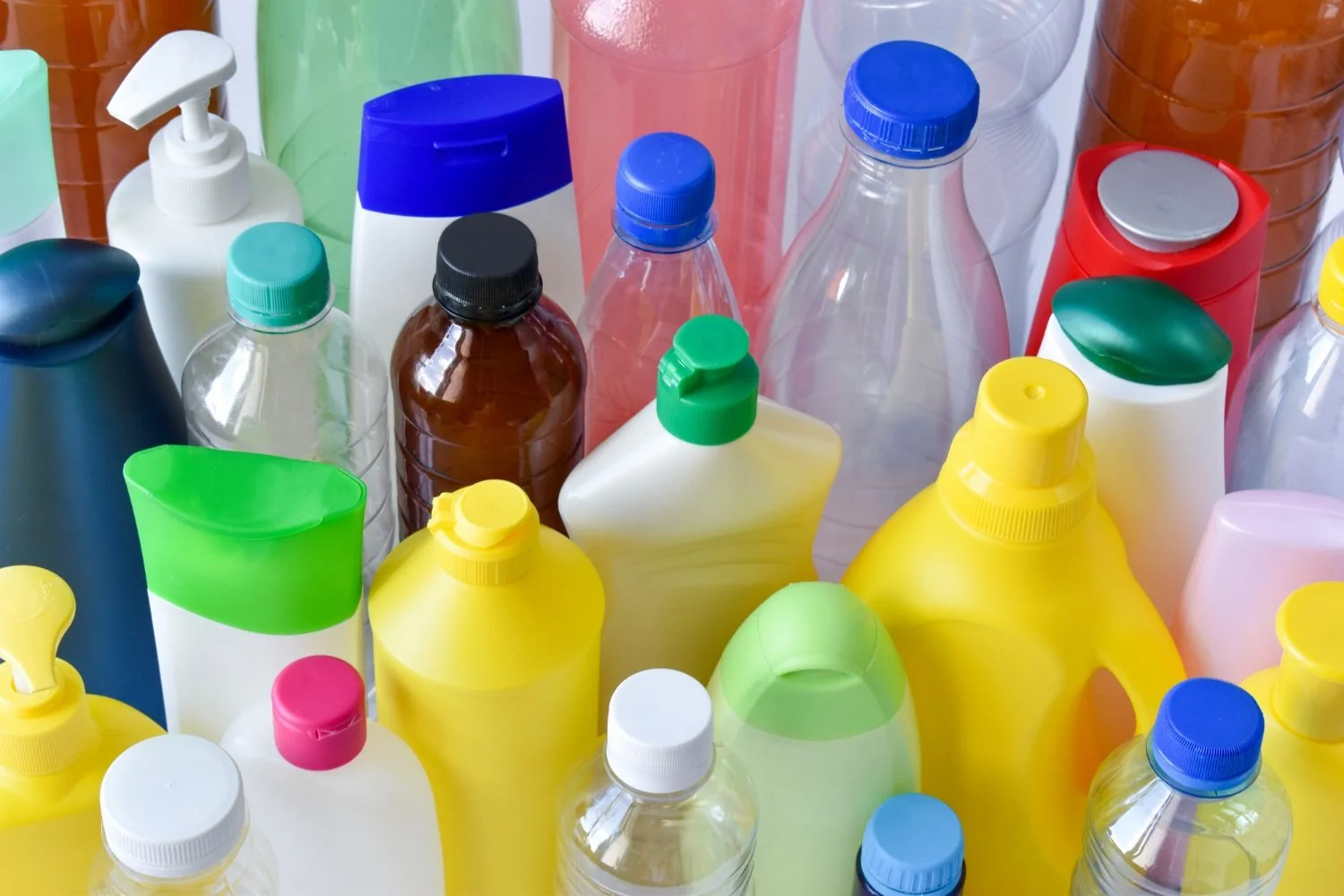 PET-Flaschen als leichte, stabile und flexible Verpackungslösung für unterschiedliche Produktwelten