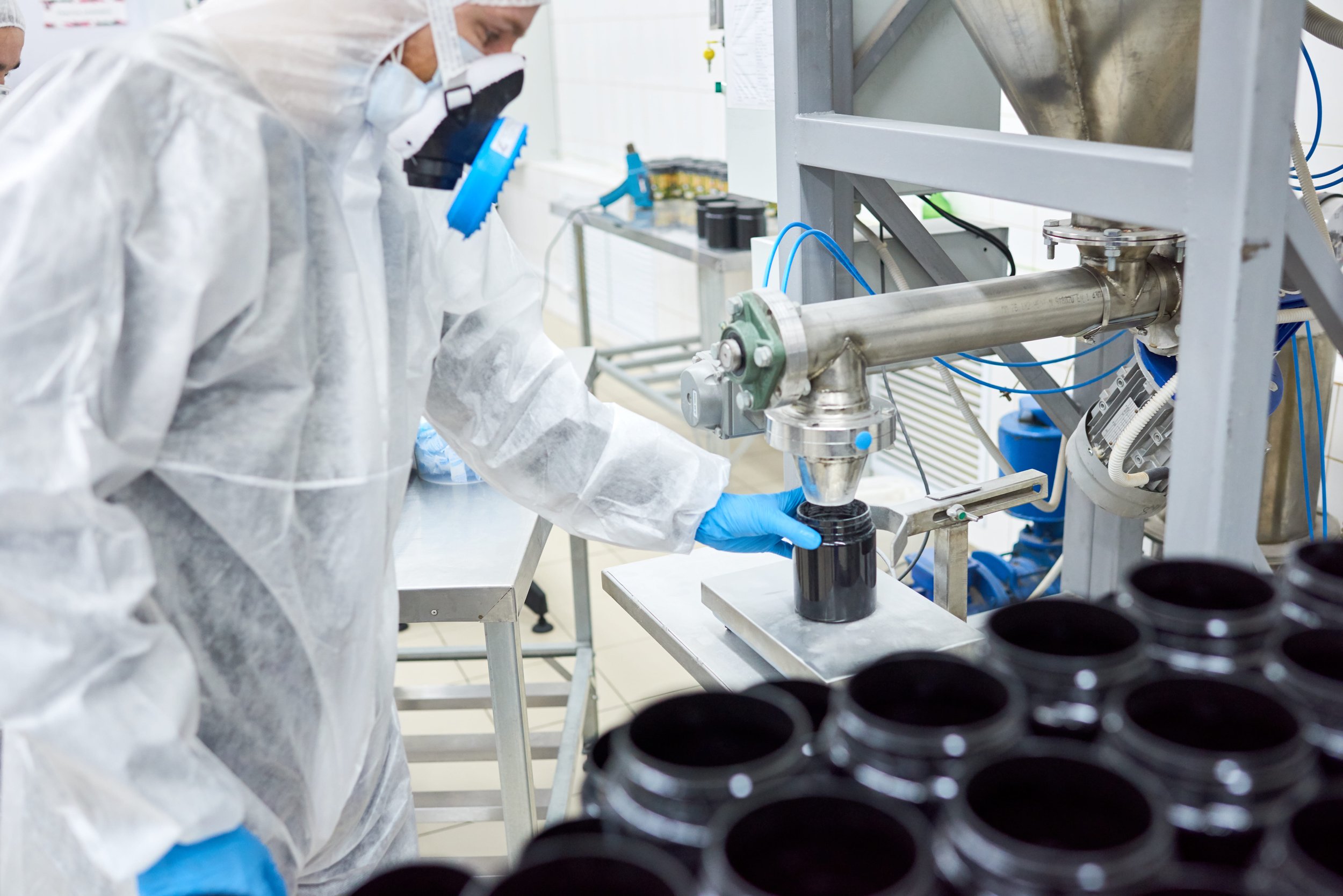 Chemie und Baustoffe dosieren mit präziser Abfüllung von Pulver, Granulaten und Zuschlagstoffen