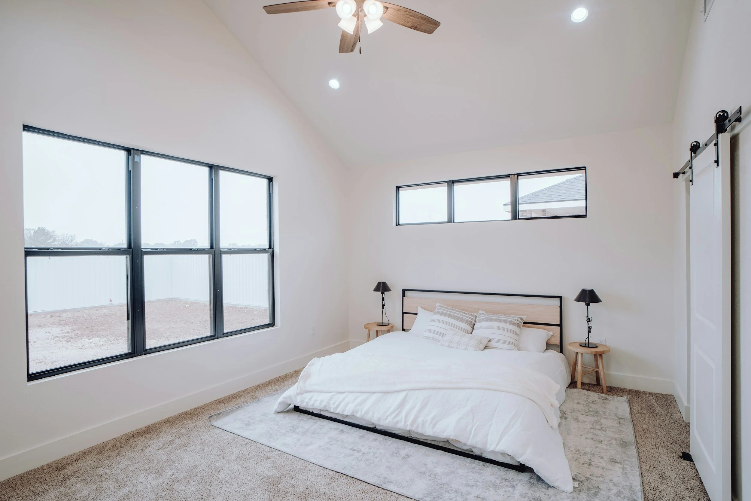 4 Ways Linen Hire Saves Airbnb Hosts Time and Money