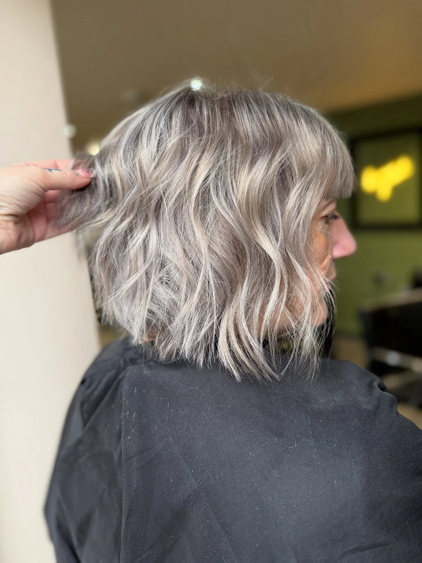 Huuuge transformation for Jane yesterday. 

4.5 hours later, voila! Worth every single foil placed! Of course we used @dangerjones_uk @dangerjonescreative  to tone her hair to perfection.

Root tap : 6.01 + 7.1
Global : 9.0 + 9.03 + 10.2 + 0.0

Can&r