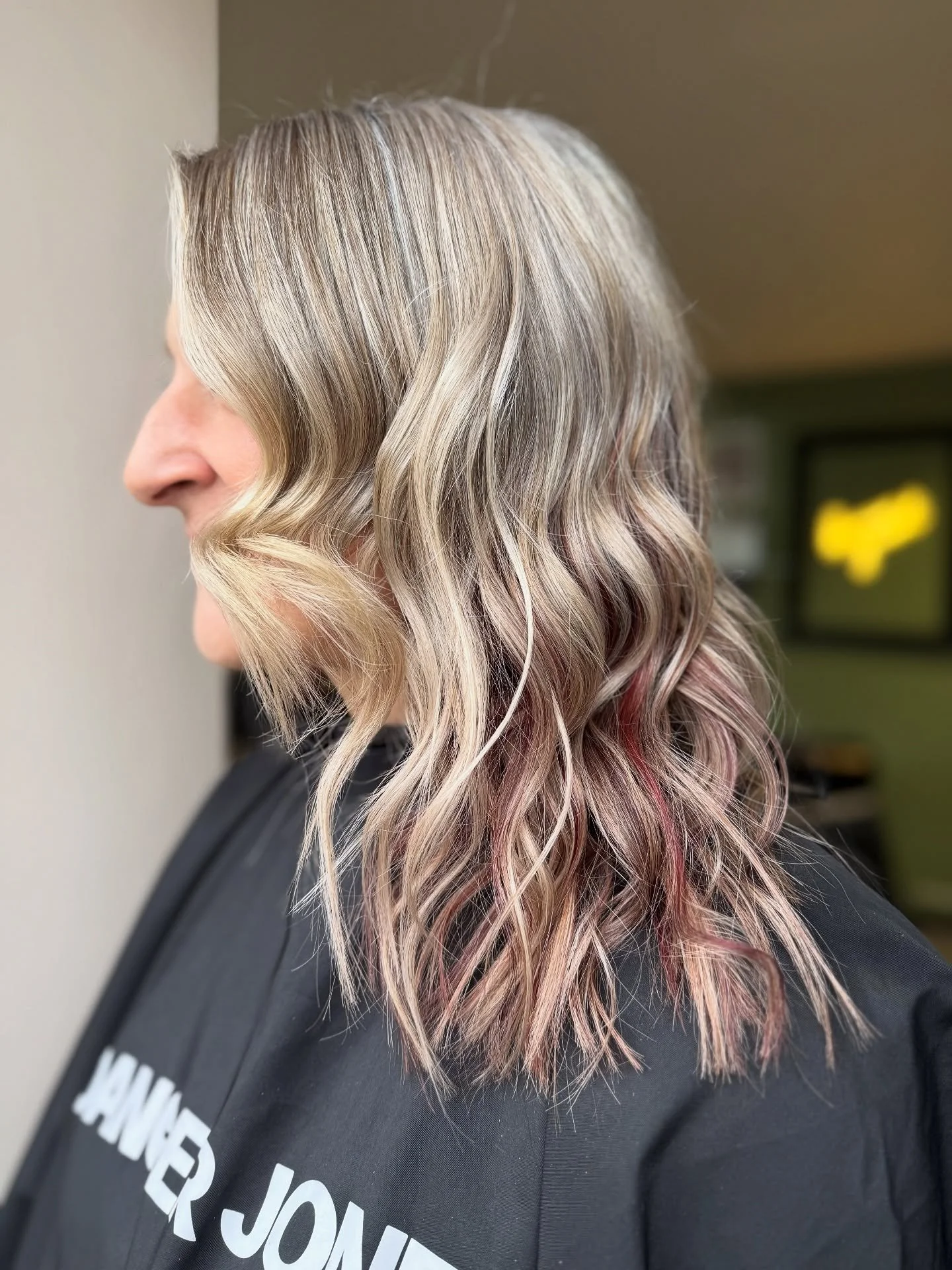 The gorgeous Jen in for a refresh of her highlights. This is your reminder that your highlights don&rsquo;t just have to be blonde, how cute is this look 😍
If you fancy something a little different at your next appointment let me know! 

#blondehair
