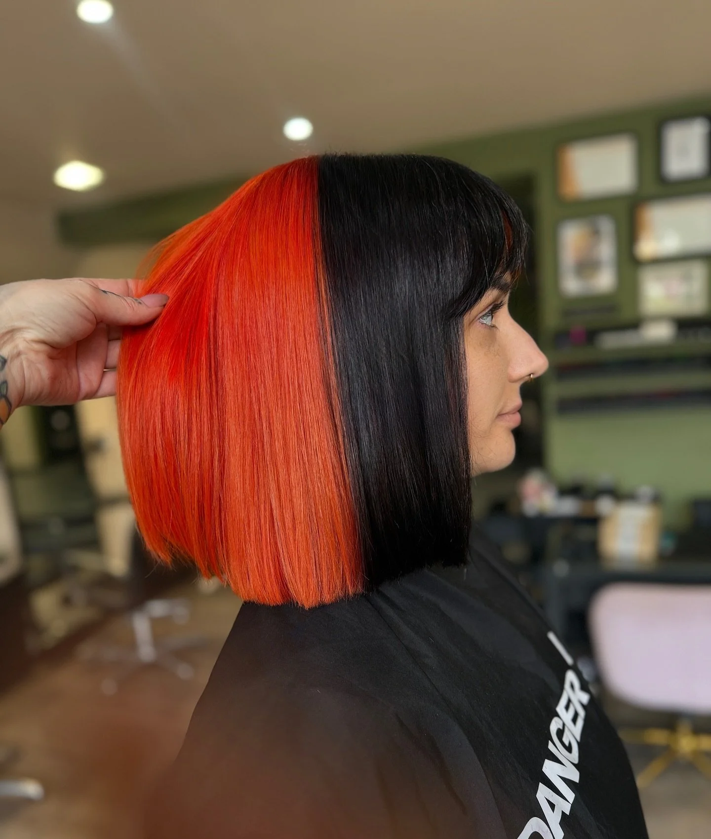 I absolutely LOVE refreshing Laura&rsquo;s colour for her, a slight change back to orange from pink! That shine, that vibrancy! So pretty 😍🤩

#orangehair #splitdye #hairdye #vividorangehair #bobhaircut