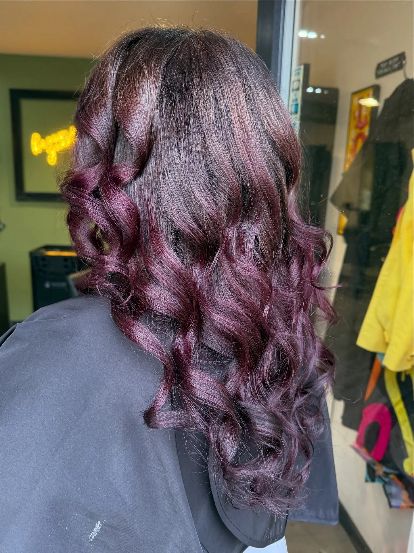 The transition! At Megan&rsquo;s first appointment she wanted to blend out her natural silver hair, between appointment realised she&rsquo;s not ready to embrace, just yet. She brought a gorgeous inspo piccy, what do you think? 😍

#haircolour #haird