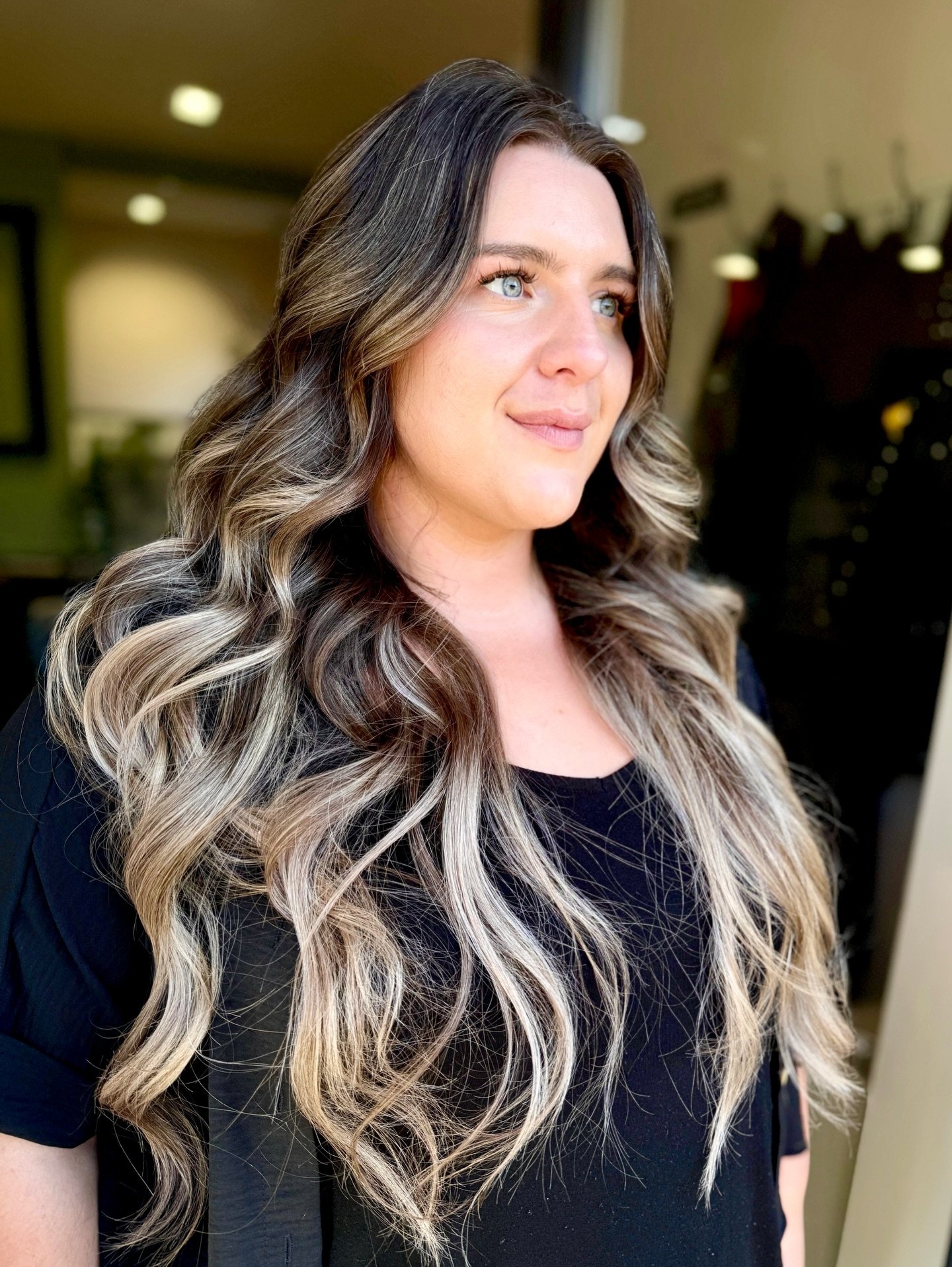 Such a gorgeous head of hair on a gorgeous gal! 

I can only dream of having hair that long and that blonde 😍

Created using @dangerjones_uk @dangerjonescreative @dangerjonesbalayage 

#longhair #longwaveyhair #blondehair #balayagehair #balayagecolo