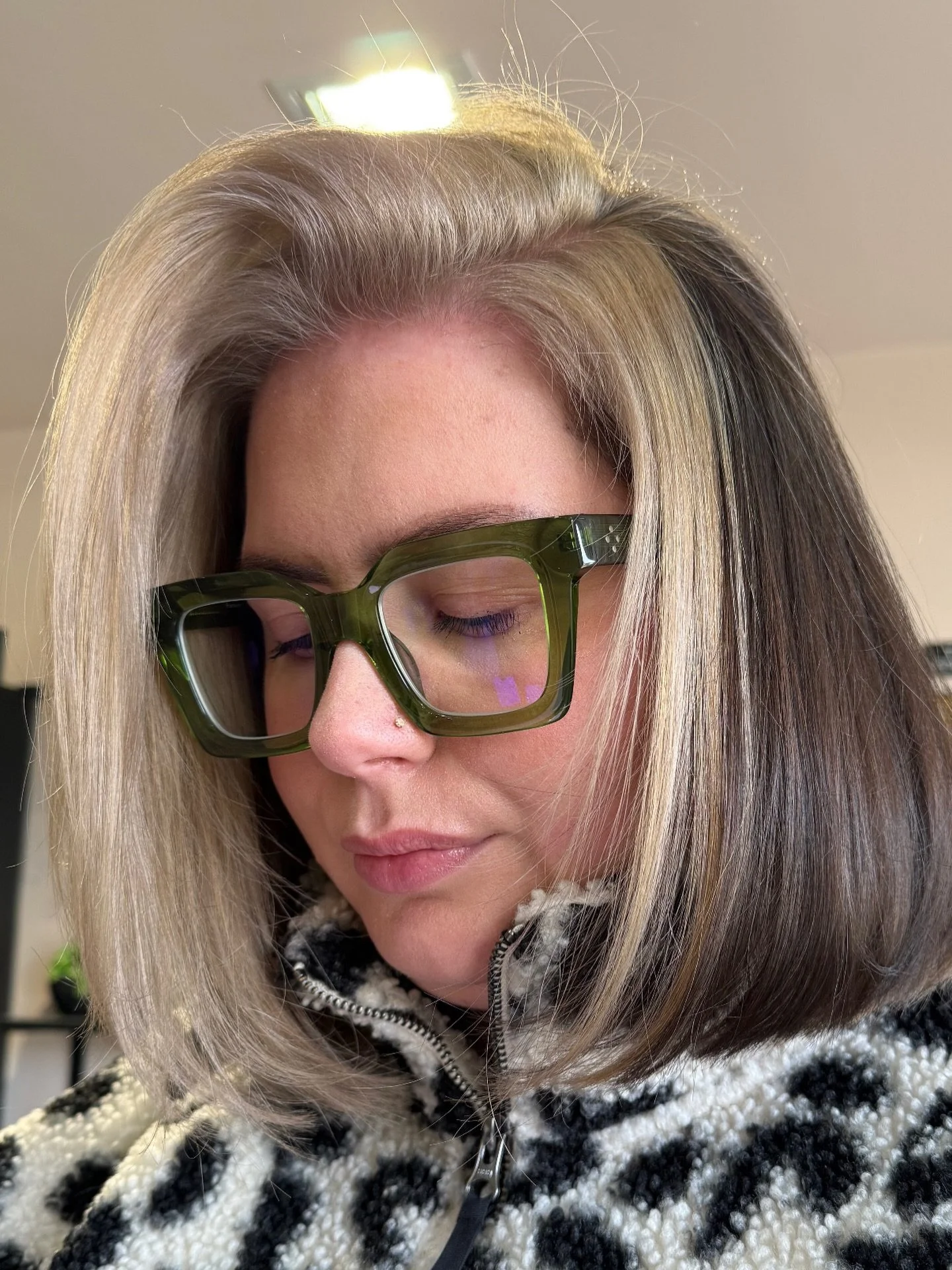 So in love with this colour placement. Created using @dangerjones_intl gloss toners. 
Stevie changed her whole vibe, from long and full head blonde to this gorgeous chunky chocolate brown and blonde power bob hair style, stunning! 
#hairdye #dangerjo