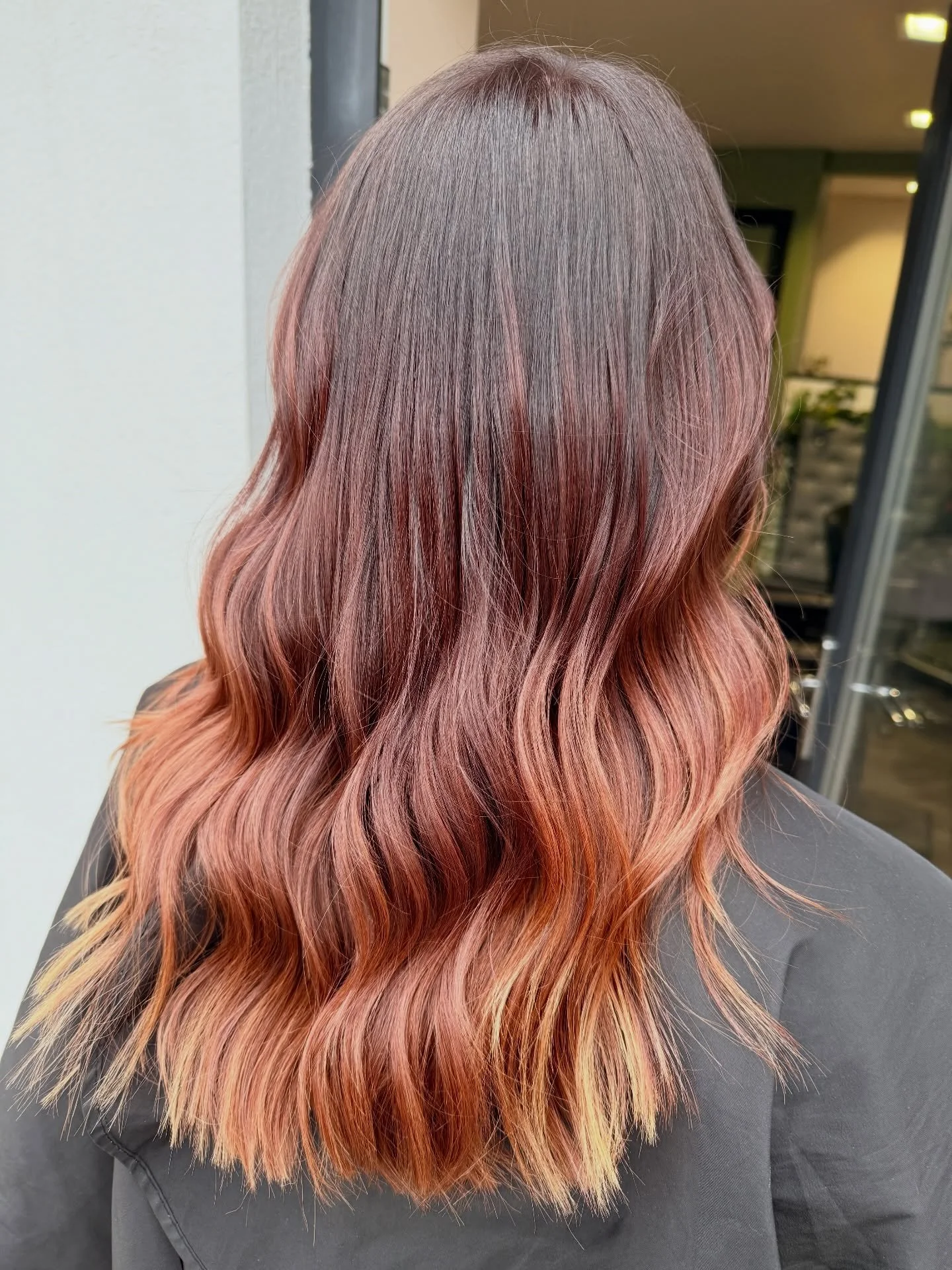 Sunshine in a balayage! 
Sophie loves warm tones , I mean, just look at that shine.. 

#balayagehaircolour #warmhairtones #brunettehaircolor #Heywoodsalon #manchesterhairdresser