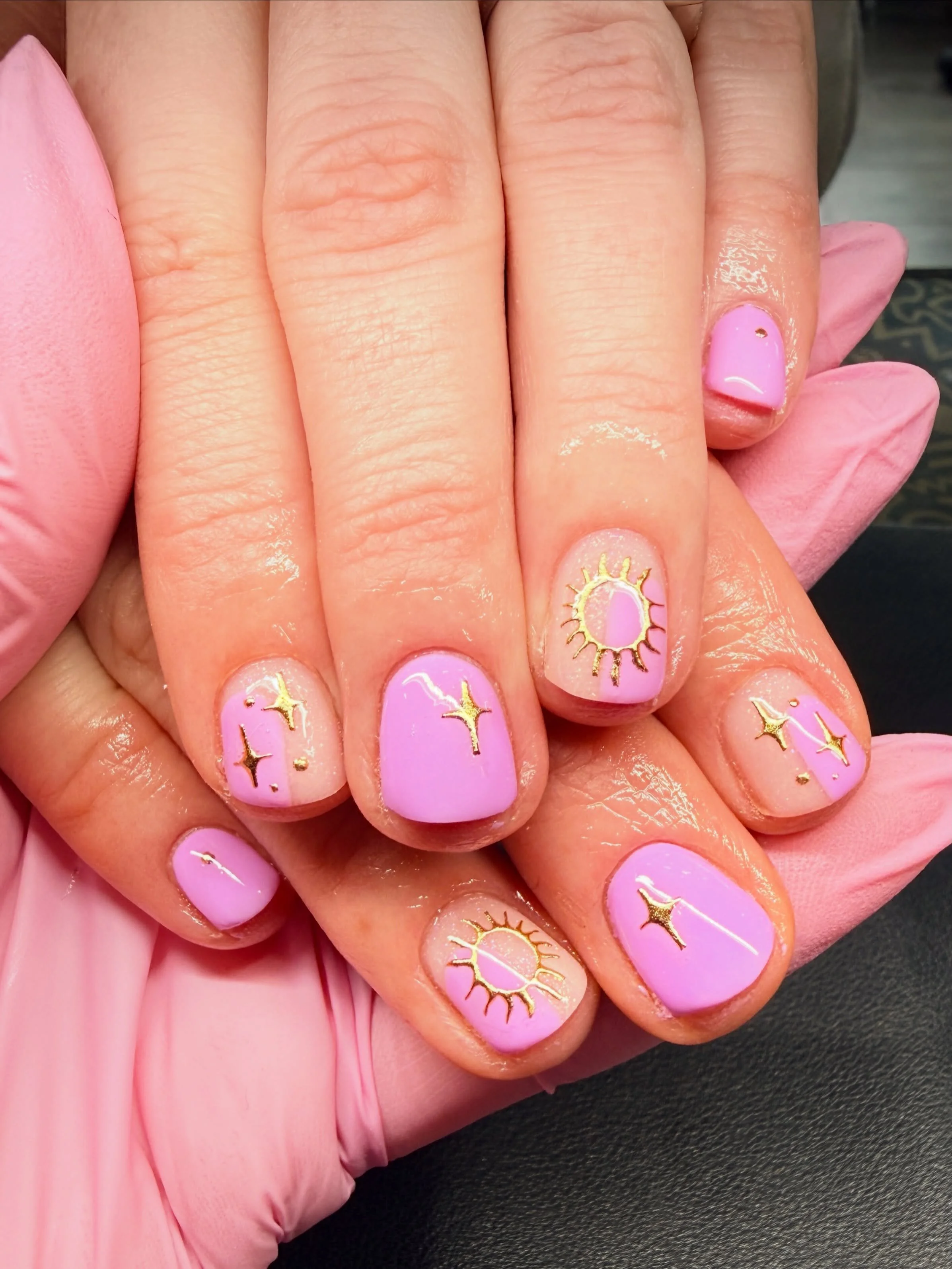 I never thought I&rsquo;d see the day Emma picked pink for her nails, but here we are and how unbelievably cutesy is this nail art? 
Pink with gold accents 🌸💛
Proof you can still have nice nail art even on short nails.. 💅 

#nailorder #pinknailart