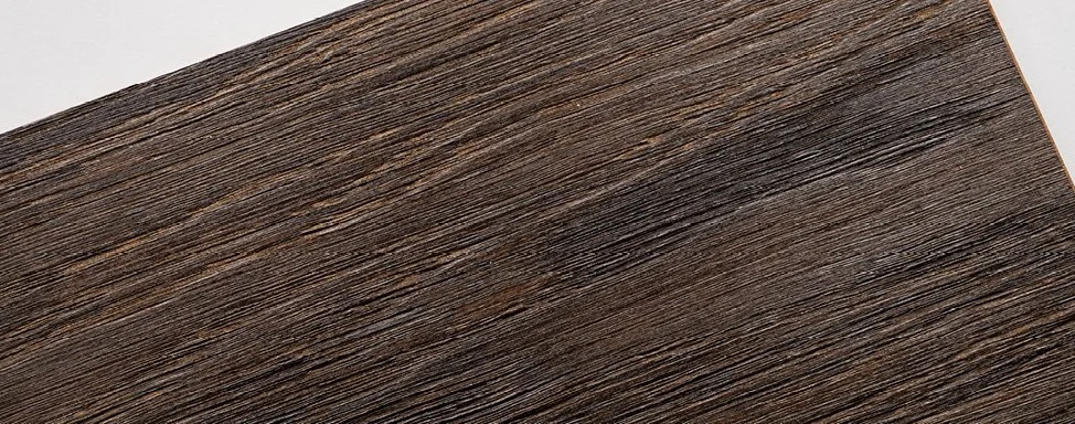 Hölzerne Oberfläche mit sichtbarer Maserung und Textur