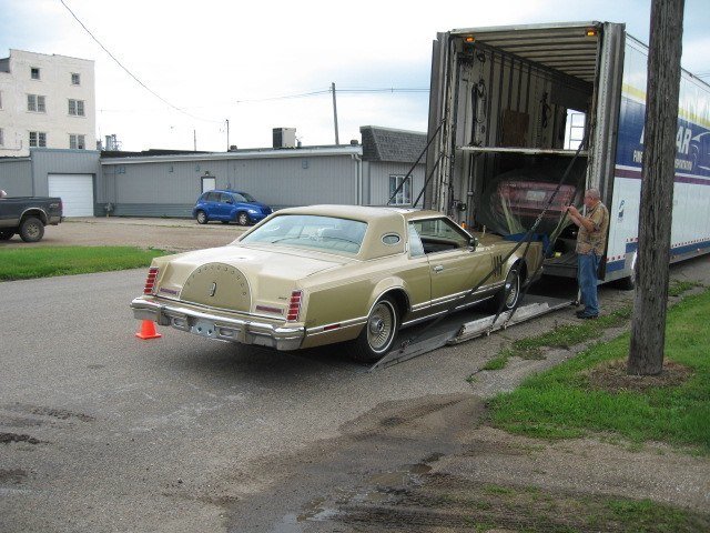 loading Lincoln 005.jpg