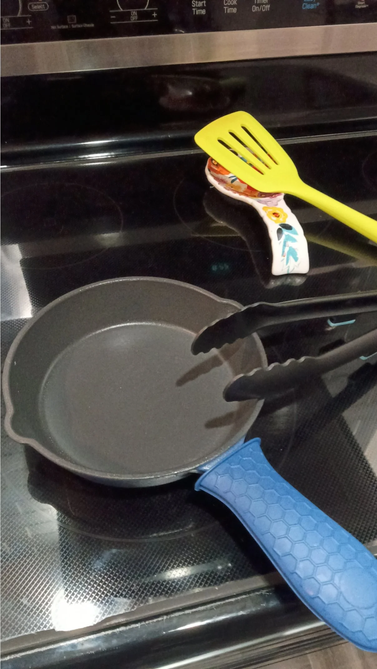 The Zakarian by DASH 7.5-Inch Non-Stick Cast Iron Skillet Review