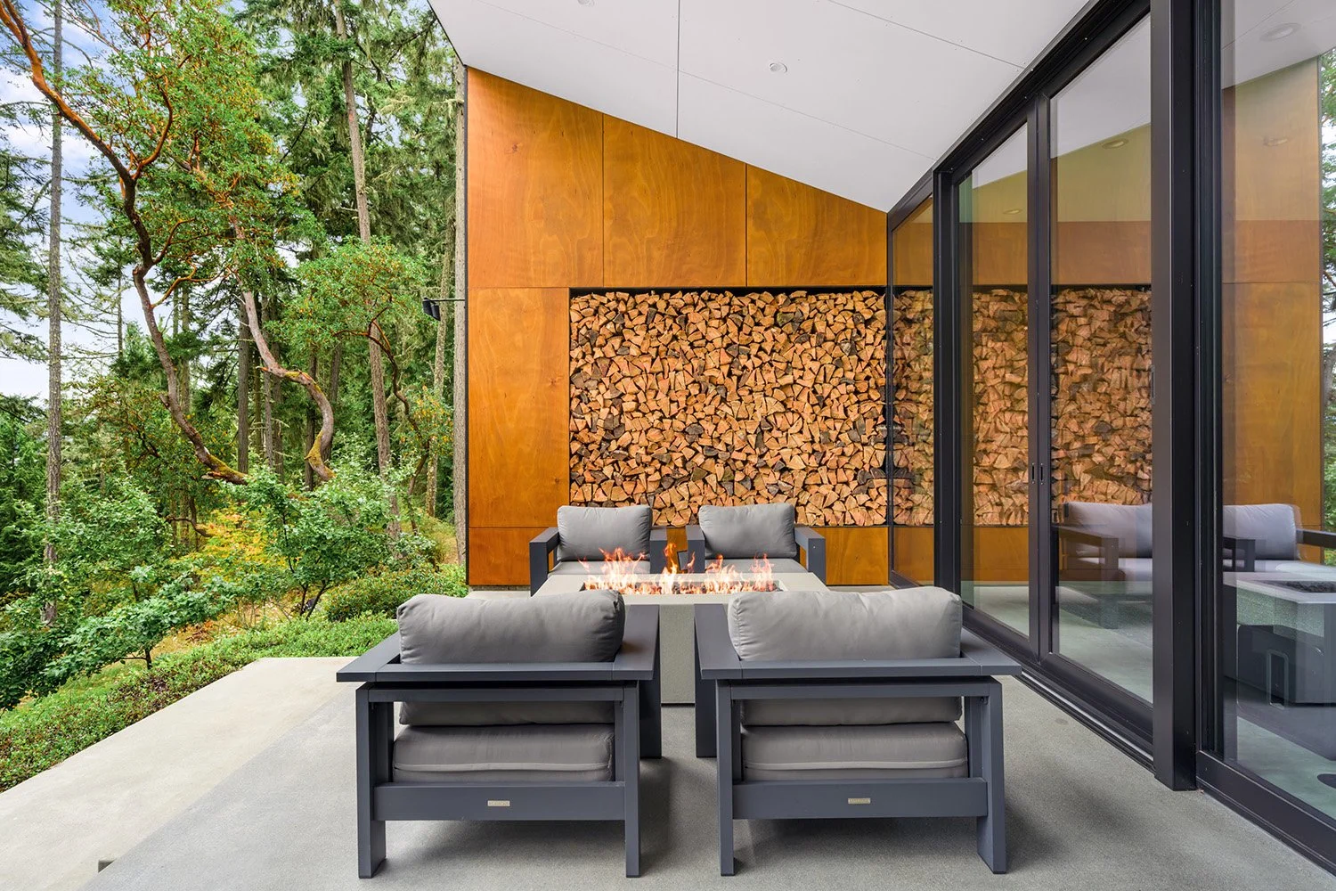 Twin-Cedars_Exterior-Terrace-Fire_DVP.jpg