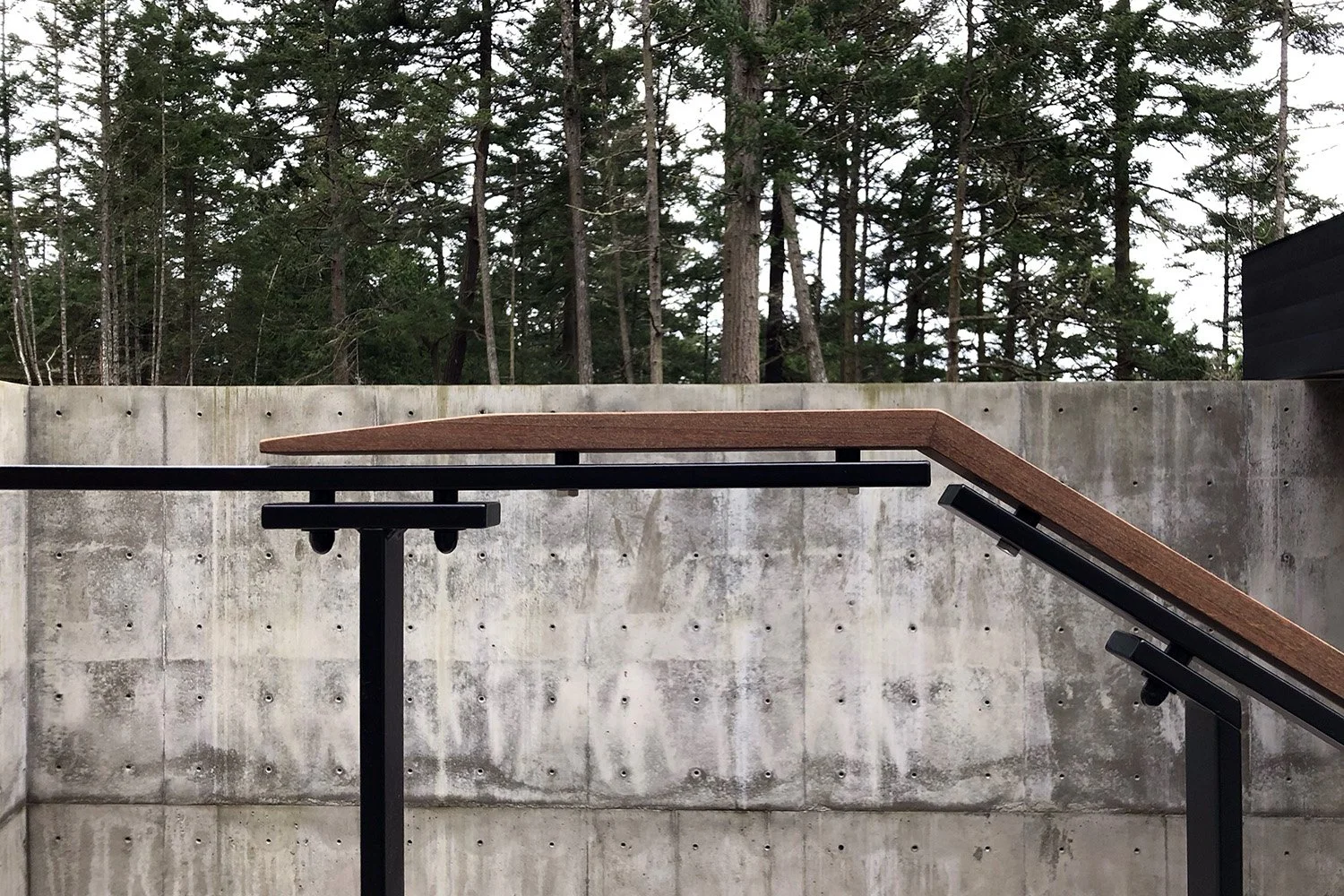 Daybreak_Handrail-Detail.jpg