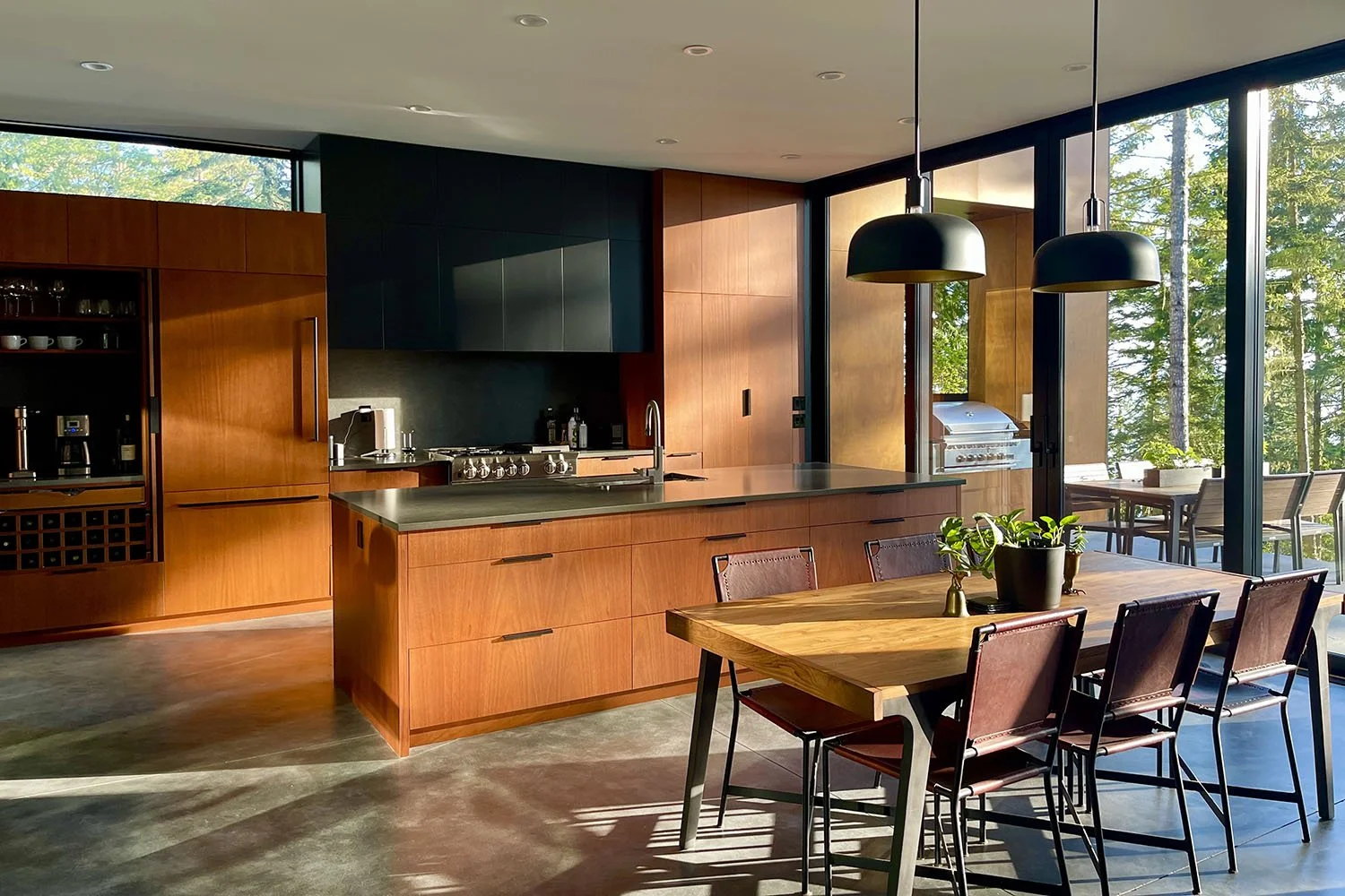 Twin-Cedars_Kitchen-Dining-Terrace.jpg