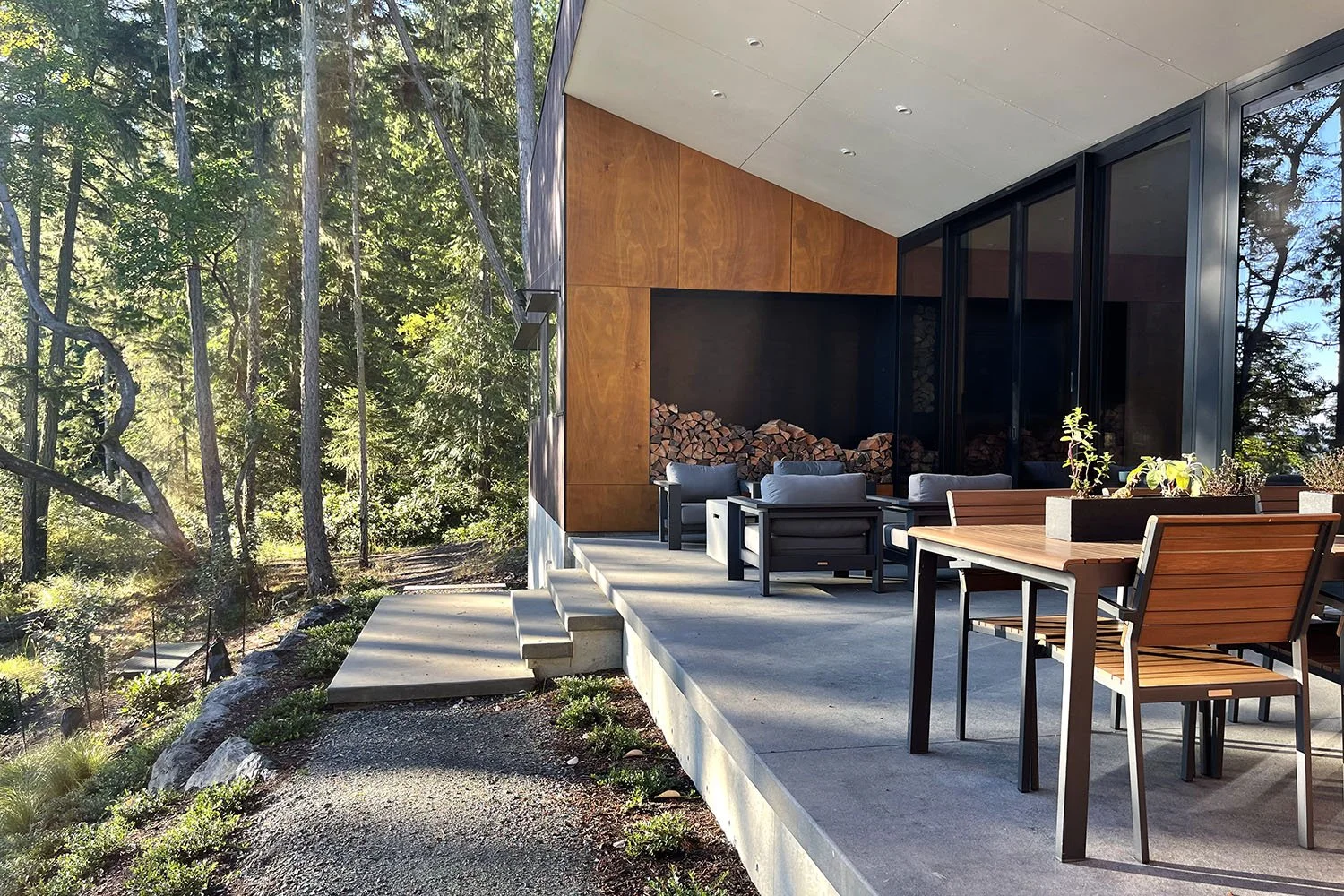 Twin-Cedars_Exterior-Terrace.jpg