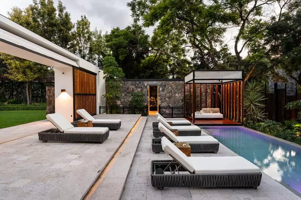 AT-004 | Villa del Parque Central
