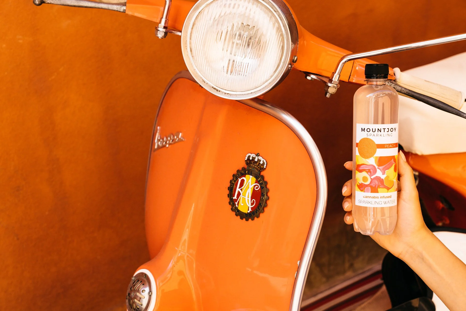bottle-on-vespa.jpg