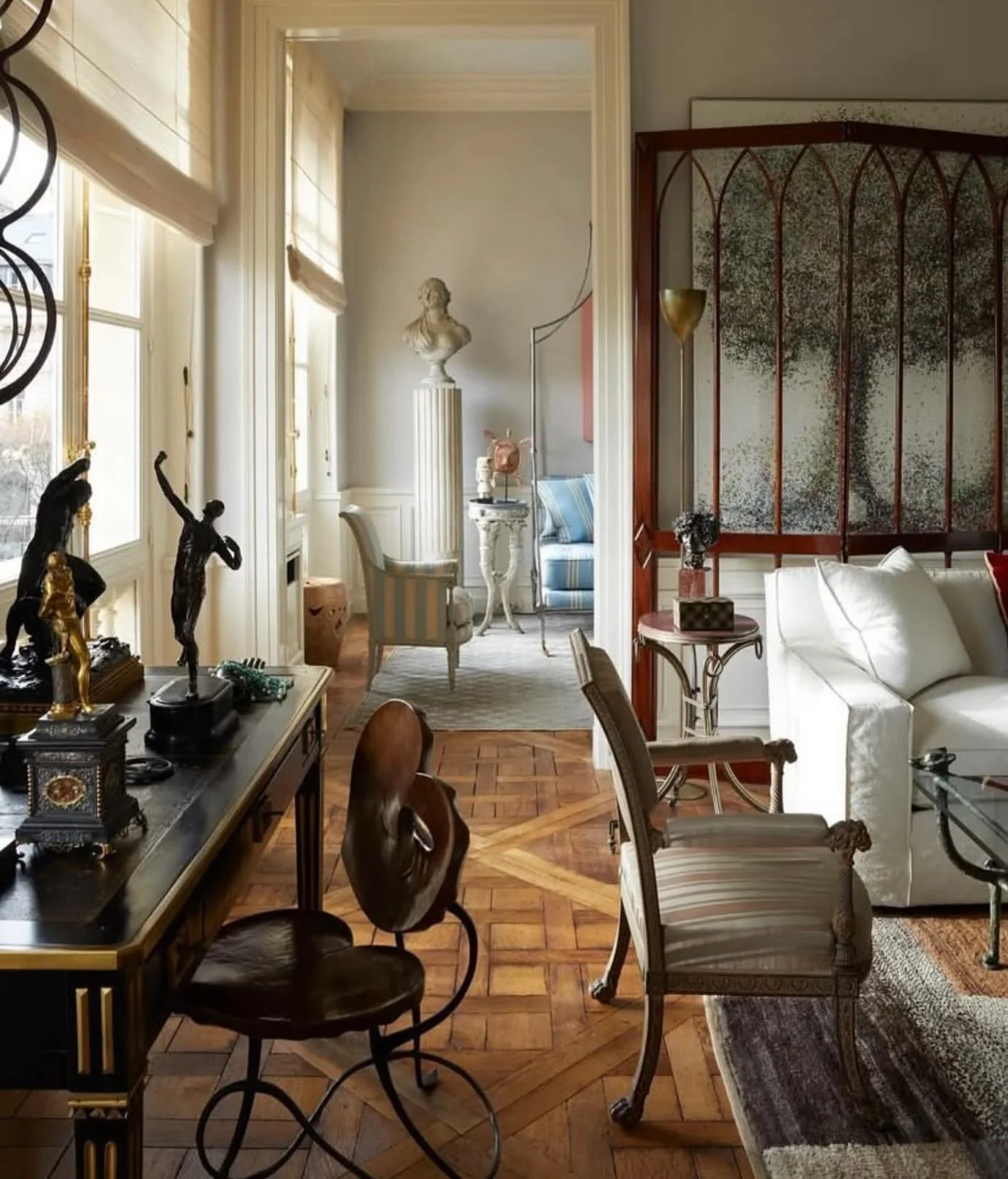 Nuestro inigualable e inimitable Versalles Antic 18th en Madera de Roble Franc&eacute;s y acabado envejecido a mano con hardwas oil nuestro mayor orgullo y experiencia.