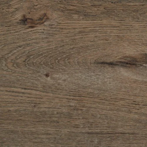 Superficie de madera con vetas y nudos visibles.
