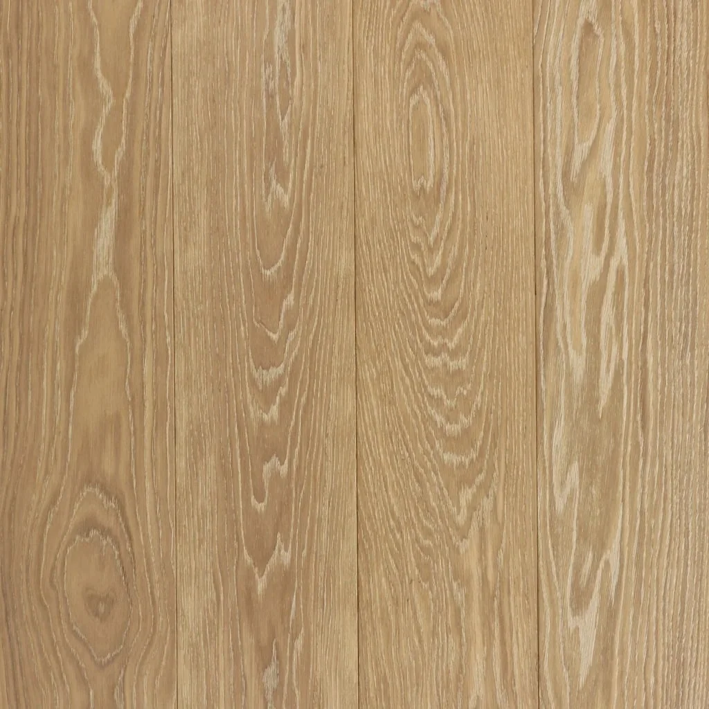 Superficie de madera con vetas naturales y textura visible.