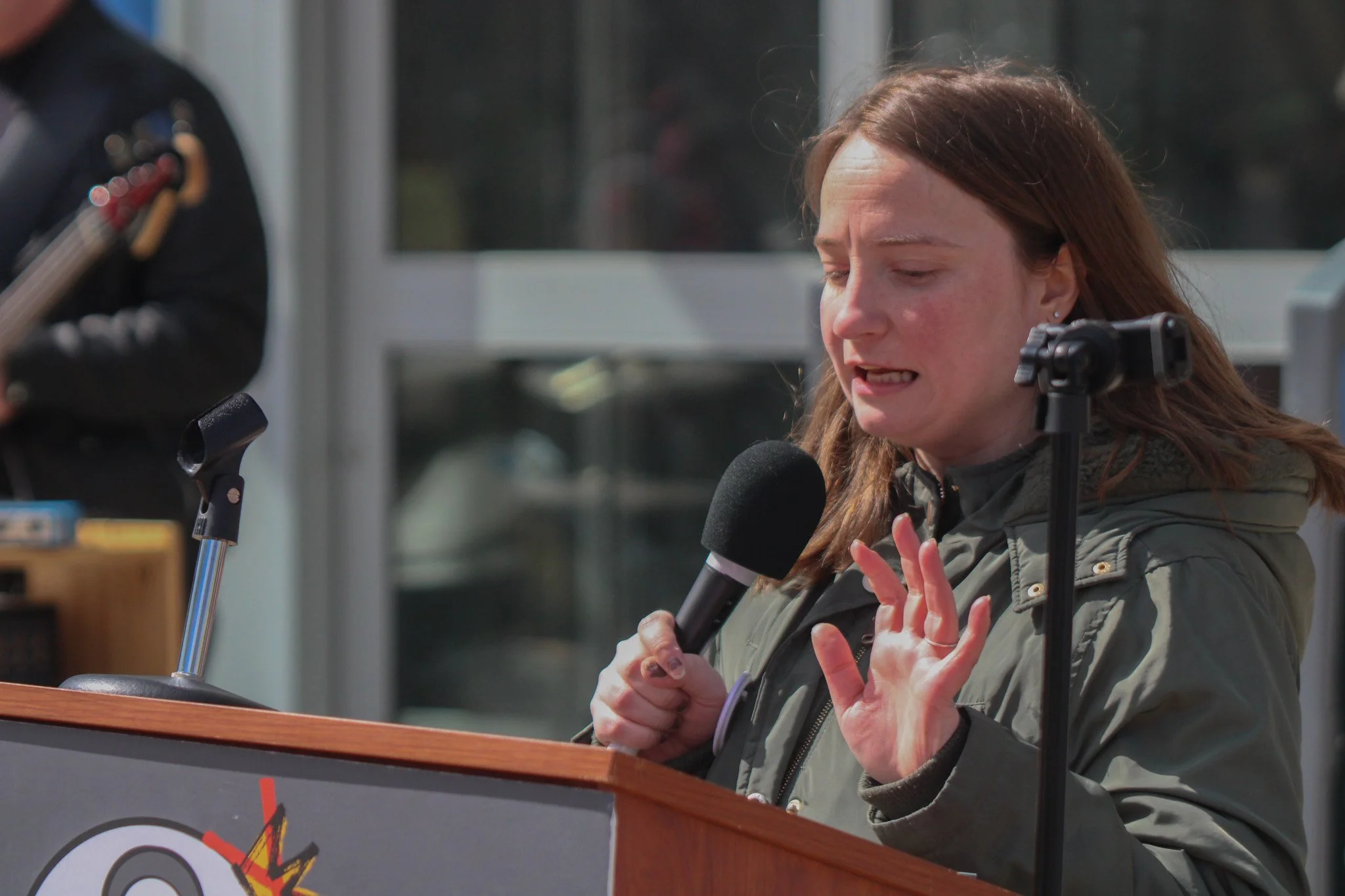 The founder of 27 UNIHTED speaks into a microphone