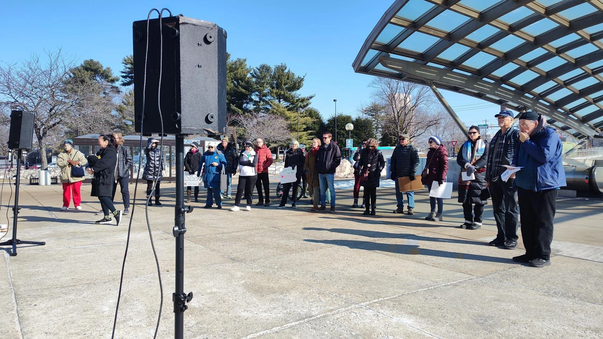 The spectators an an NIH vigil