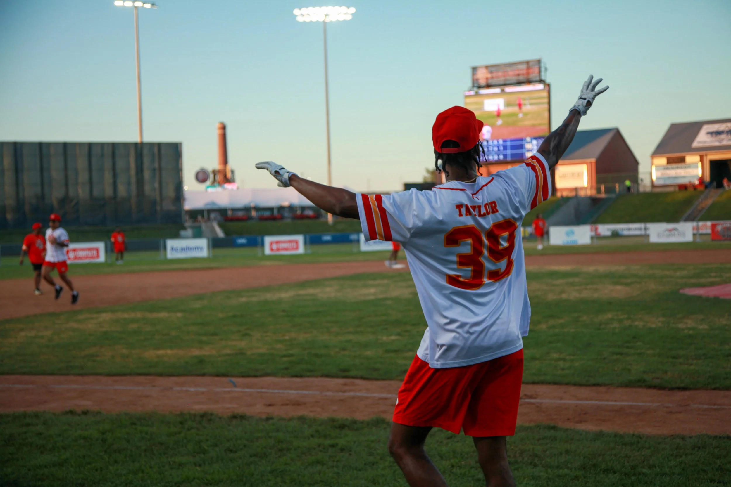 Keith Taylor Jr signals his opinion on a close call on the field.jpg