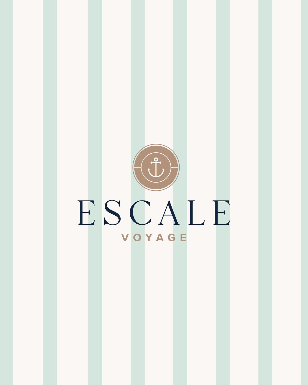 Escale Voyage se sp&eacute;cialise dans les croisi&egrave;res, et pour refl&eacute;ter toute la richesse de son univers, il fallait un logo &agrave; la hauteur. 🌊✨

Lors de notre collaboration, deux symboles maritimes se sont impos&eacute;s naturell