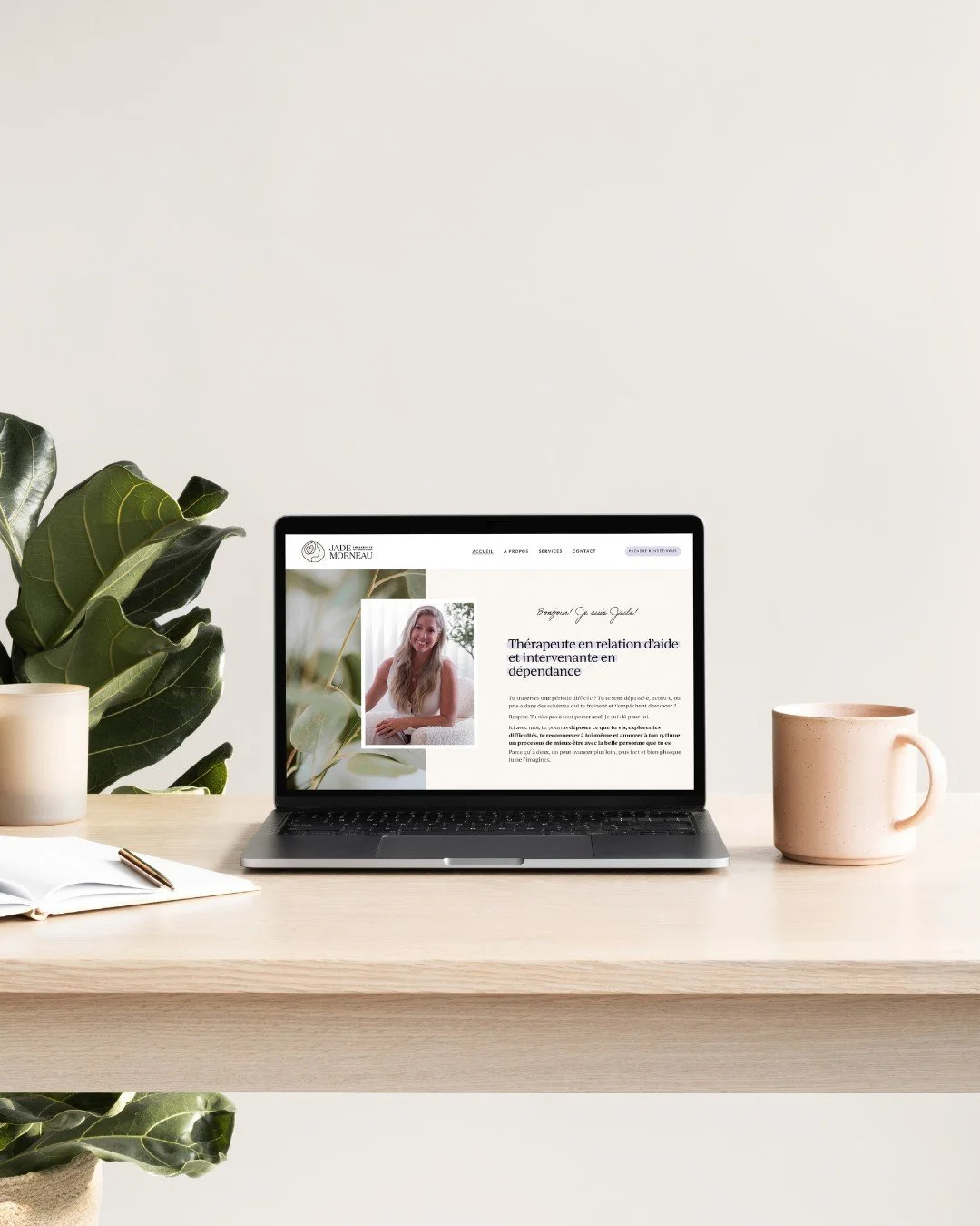 Ton site web, c&rsquo;est pas juste une vitrine num&eacute;rique, c&rsquo;est souvent le tout premier endroit o&ugrave; on vit vraiment ta marque.

C&rsquo;est l&agrave; que la curiosit&eacute; devient connexion. L&agrave; o&ugrave;, tard le soir, qu