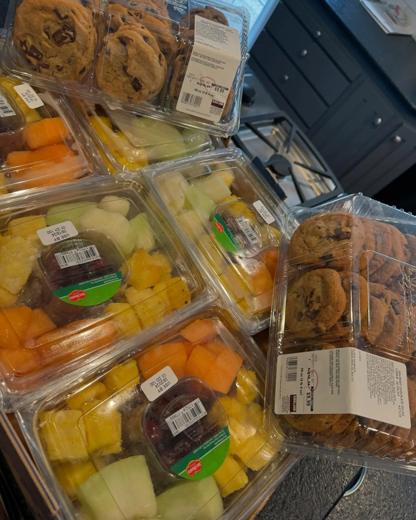 Who doesn’t love goodies after a #5k race?!?! 🍪🍓🍍
On race day at Coffee Creek Correctional Facility we want the experience to be as close to the experience of a community race as we can! Participants have race bibs, an official time, and co
