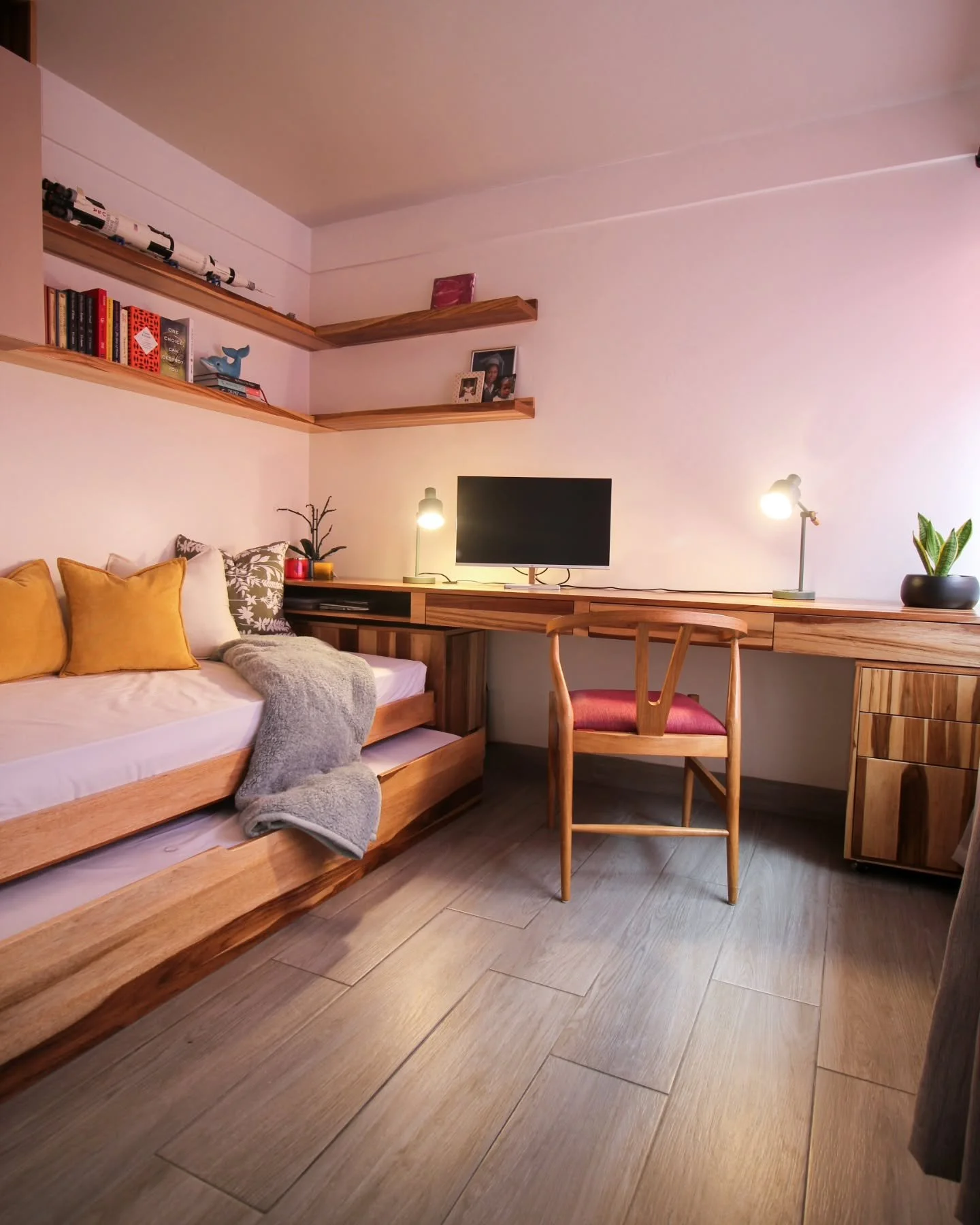 👉🏽Desliza al final para ver el antes 

✨️ La casa de Naty (mi hermana mayor) la hab&iacute;amos remodelado en el 2020. Dise&ntilde;ar para m&iacute; hermana ha sido una experiencia demasiado linda! Con los a&ntilde;os, hemos ido ambientando todos l