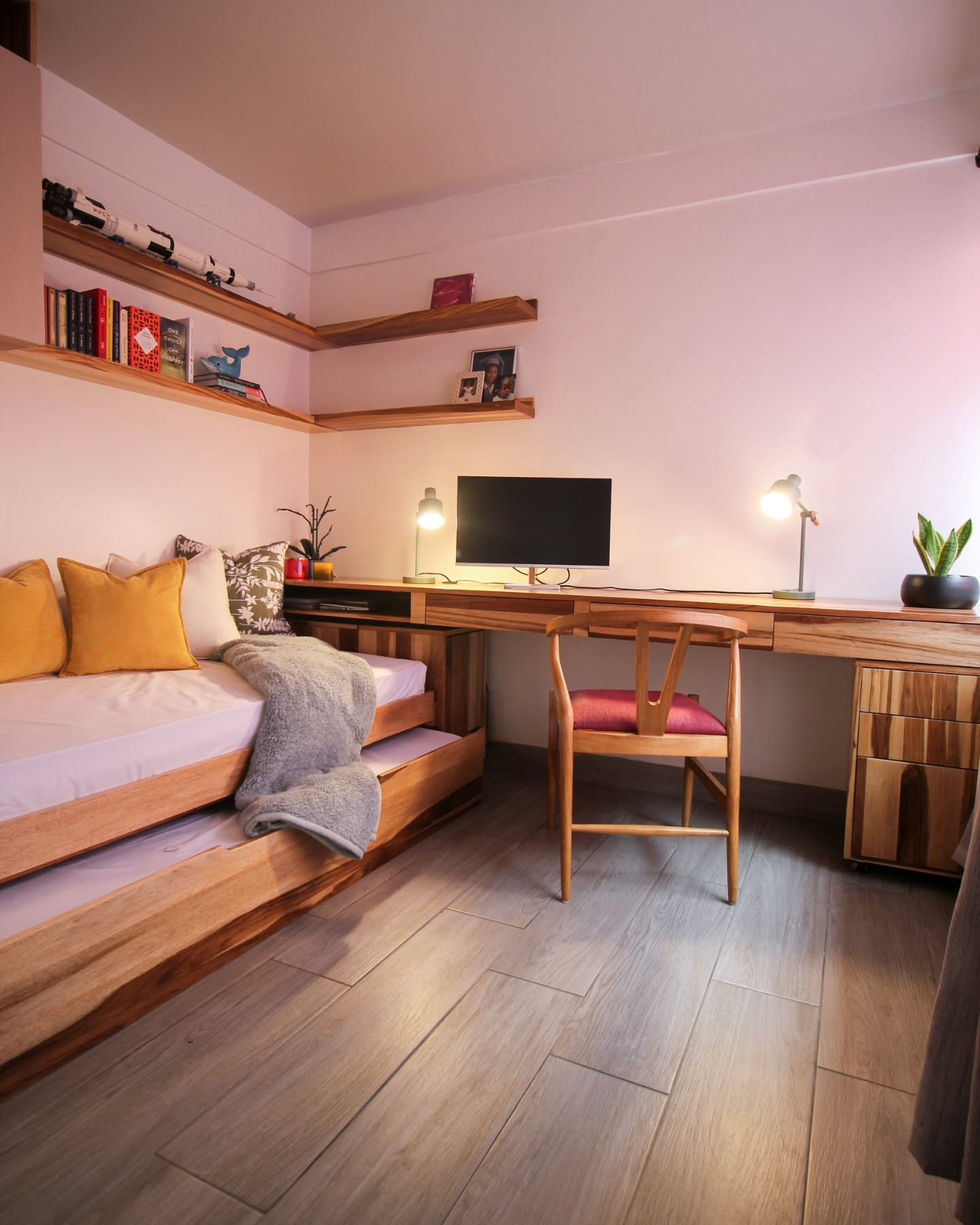 👉🏽Desliza al final para ver el antes 

✨️ La casa de Naty (mi hermana mayor) la hab&iacute;amos remodelado en el 2020. Dise&ntilde;ar para m&iacute; hermana ha sido una experiencia demasiado linda! Con los a&ntilde;os, hemos ido ambientando todos l