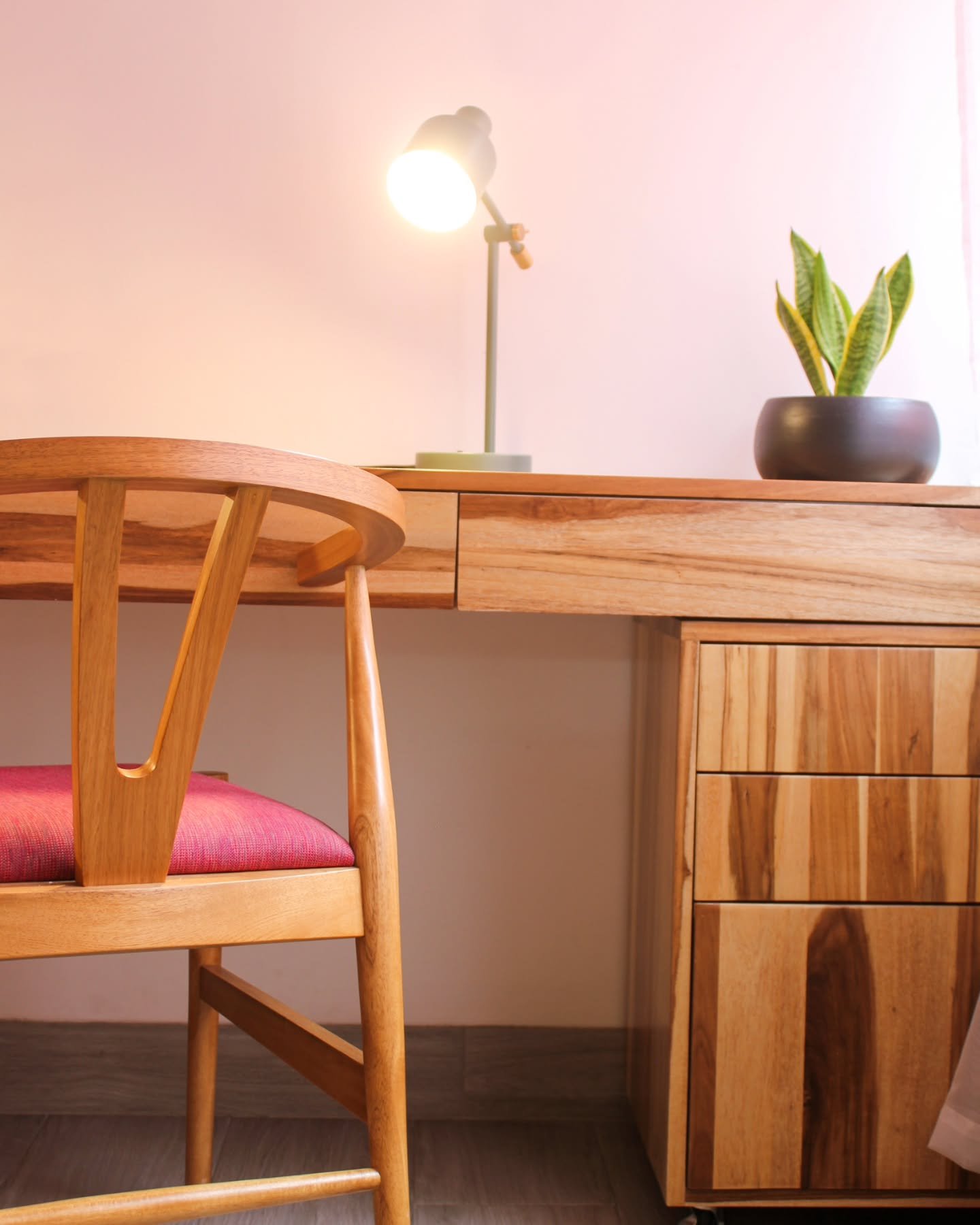 👉🏽Desliza al final para ver el antes 

✨️ La casa de Naty (mi hermana mayor) la hab&iacute;amos remodelado en el 2020. Dise&ntilde;ar para m&iacute; hermana ha sido una experiencia demasiado linda! Con los a&ntilde;os, hemos ido ambientando todos l