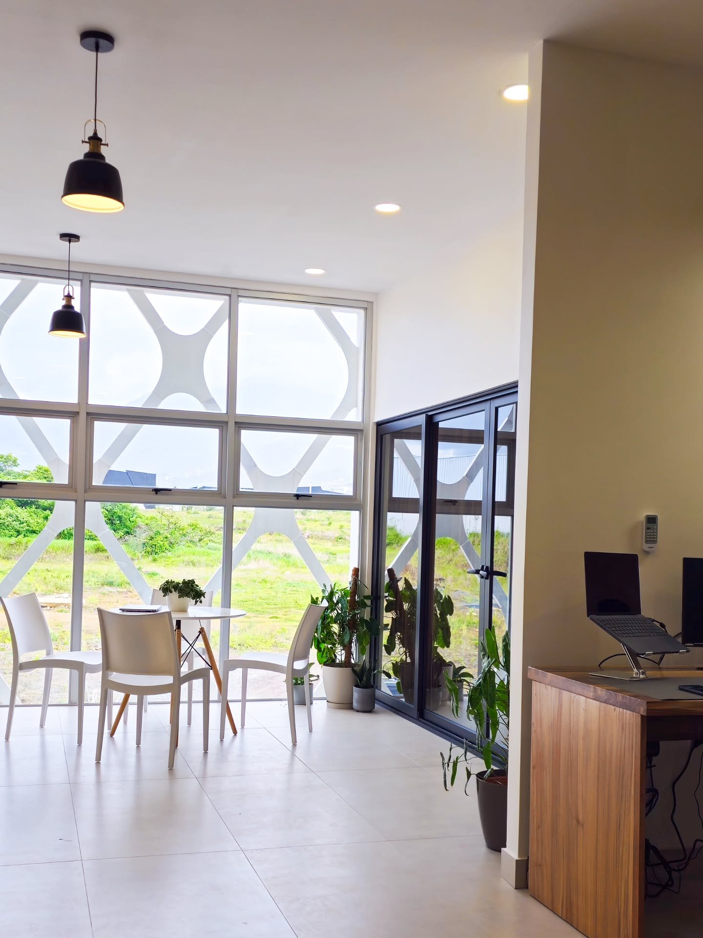 💙 Resultado final de la primera tienda/oficina/bodega de @pura.prote 

Qu&eacute; alegr&iacute;a haber sido parte de este proyecto desde su origen hasta su materializaci&oacute;n. Acompa&ntilde;arlo desde cero y verlo hoy en pleno funcionamiento me 