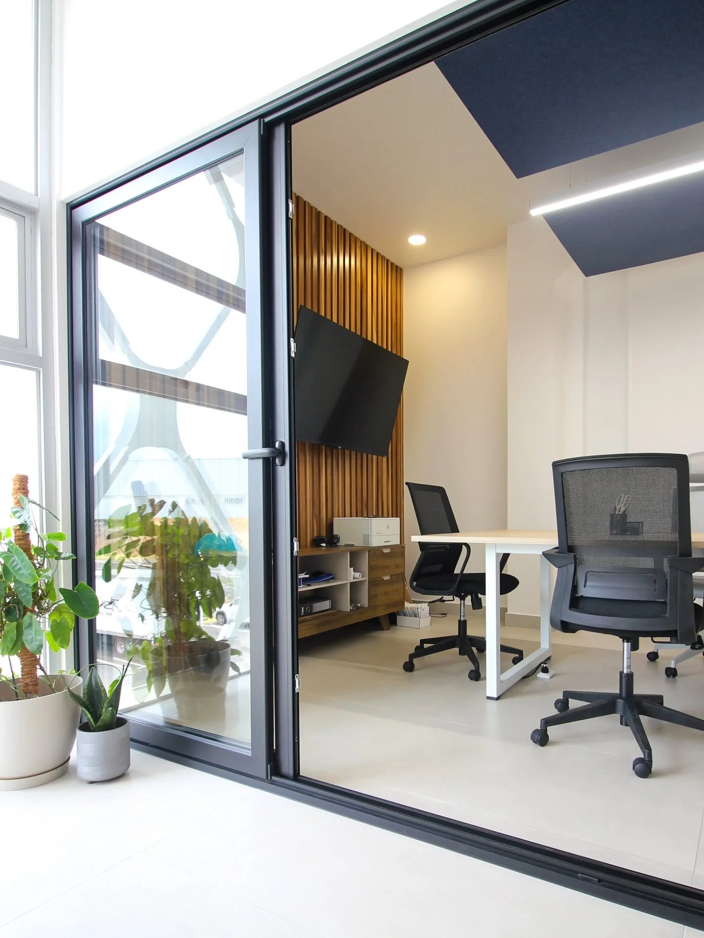 💙 Resultado final de la primera tienda/oficina/bodega de @pura.prote 

Qu&eacute; alegr&iacute;a haber sido parte de este proyecto desde su origen hasta su materializaci&oacute;n. Acompa&ntilde;arlo desde cero y verlo hoy en pleno funcionamiento me 