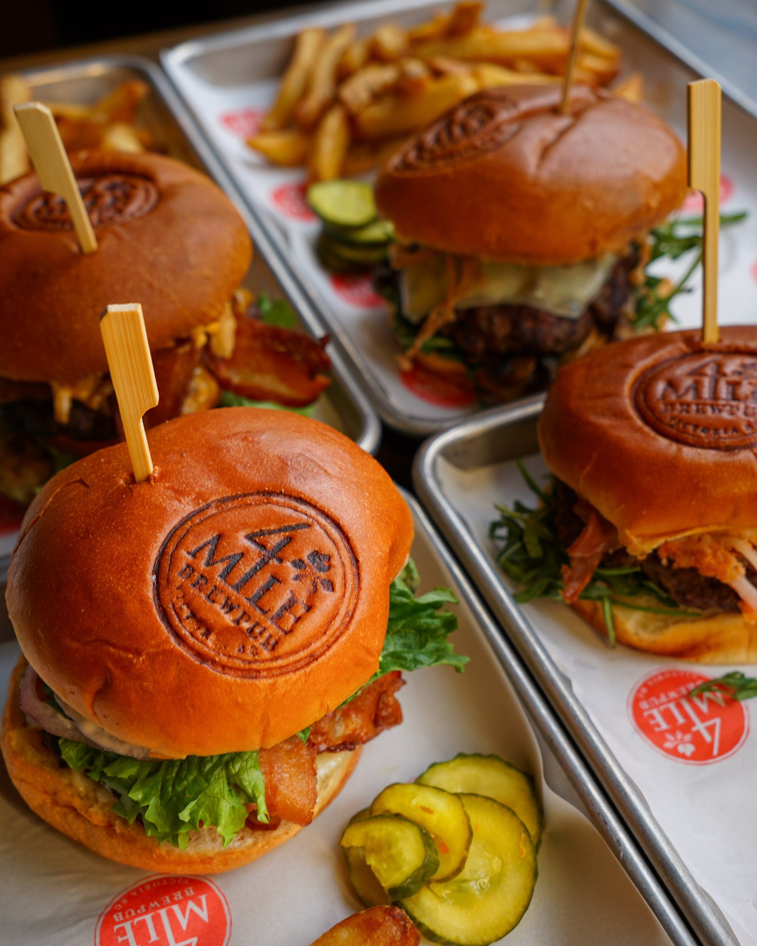 The burger dream team
Seafood, classics, and everything in between, all with our signature 4 Mile twist!