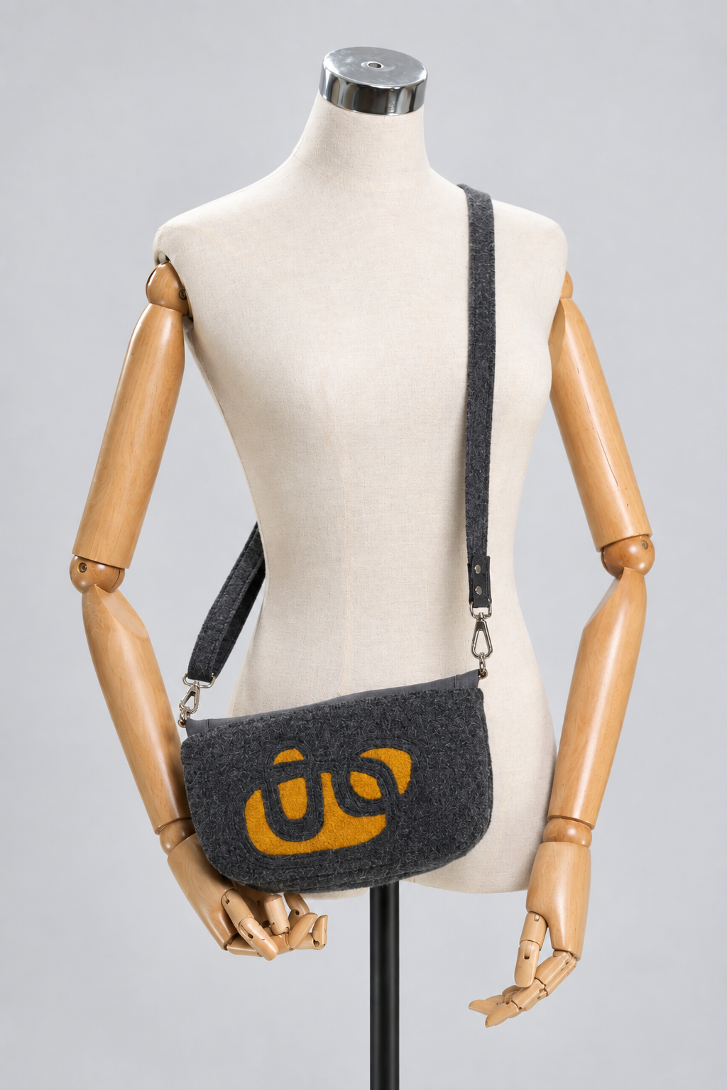 mimo-pouch-mustard.png
