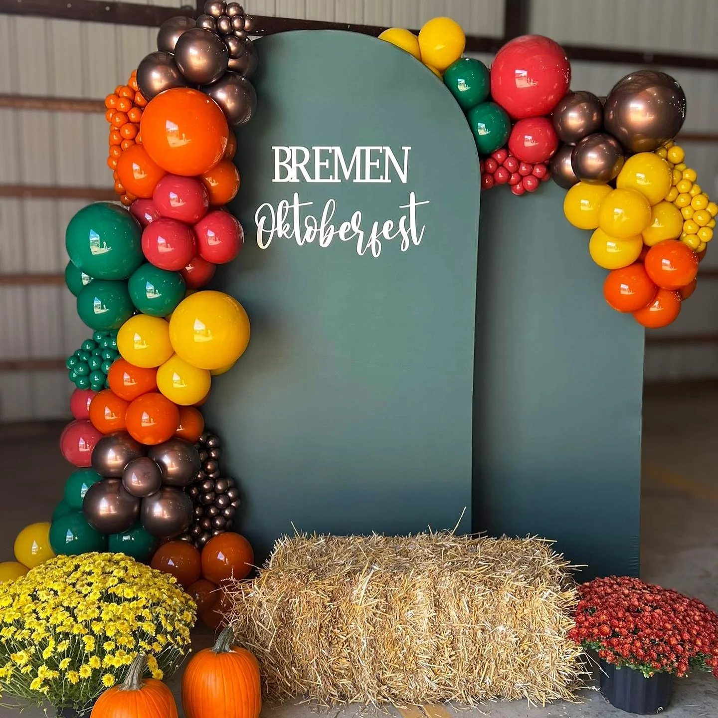 🍂✨ I made my way back to the 2025 Bremen Oktoberfest to create this festive photo booth backdrop! If this doesn&rsquo;t scream FALL, I don&rsquo;t know what does 🎃🍁

As the season changes and the colder months settle in, my calendar fills differen