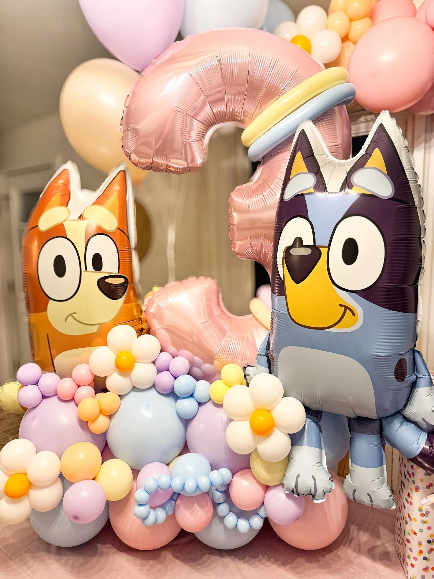 Pastel Bluey party perfection 🌼✨

Design recreated from a Pinterest photo. Original designer unknown. Tag them if you know!

#balloonsnearme #goshenindiana #balloonartist #blueybirthday