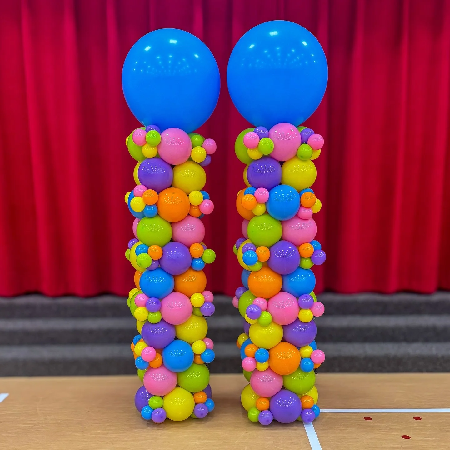 Who says balloon columns have to be basic? 🌈

I created these fun organic columns for York Elementary thanks to my sweet friend Courtney, the school counselor there. The bright colors are perfect for bringing some extra joy into the school.

The bes