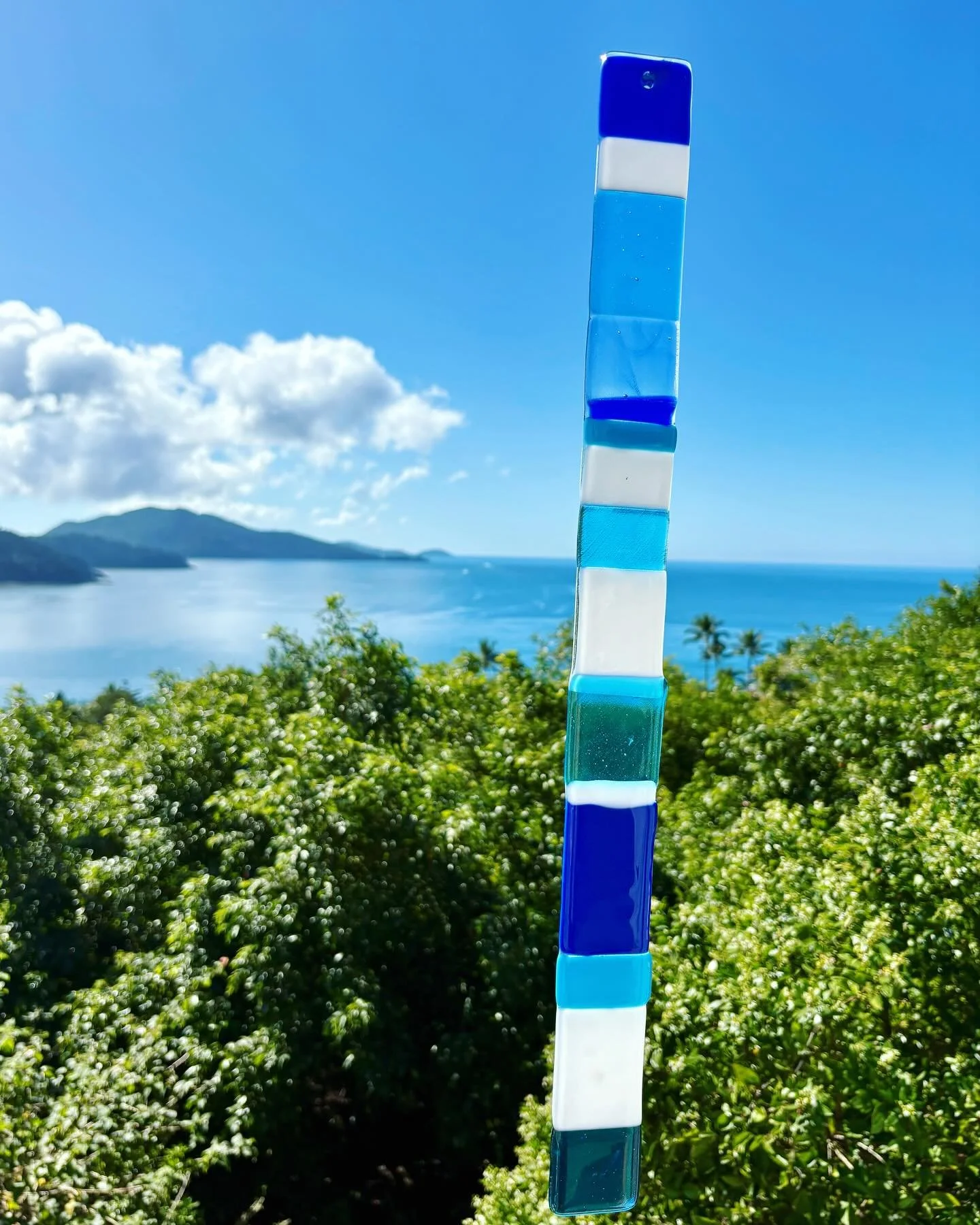 What would you wish for? #wishstick #outdoordecoration #thewhitsundayislands #glassofinstagram #goldenstarfishglassstudio #qldtravels