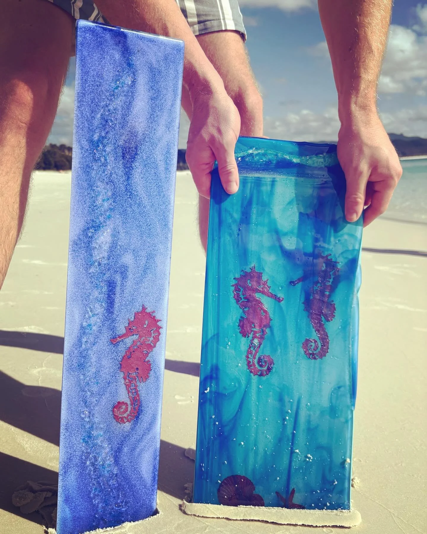 Some out-takes of the product photography 🤣 Where shall I take the photos next? #whitehavenbeach #seahorseart #whitsundayislands #productphotography #goldenstarfishglassstudio #travelqld #travelaustralia🇦🇺